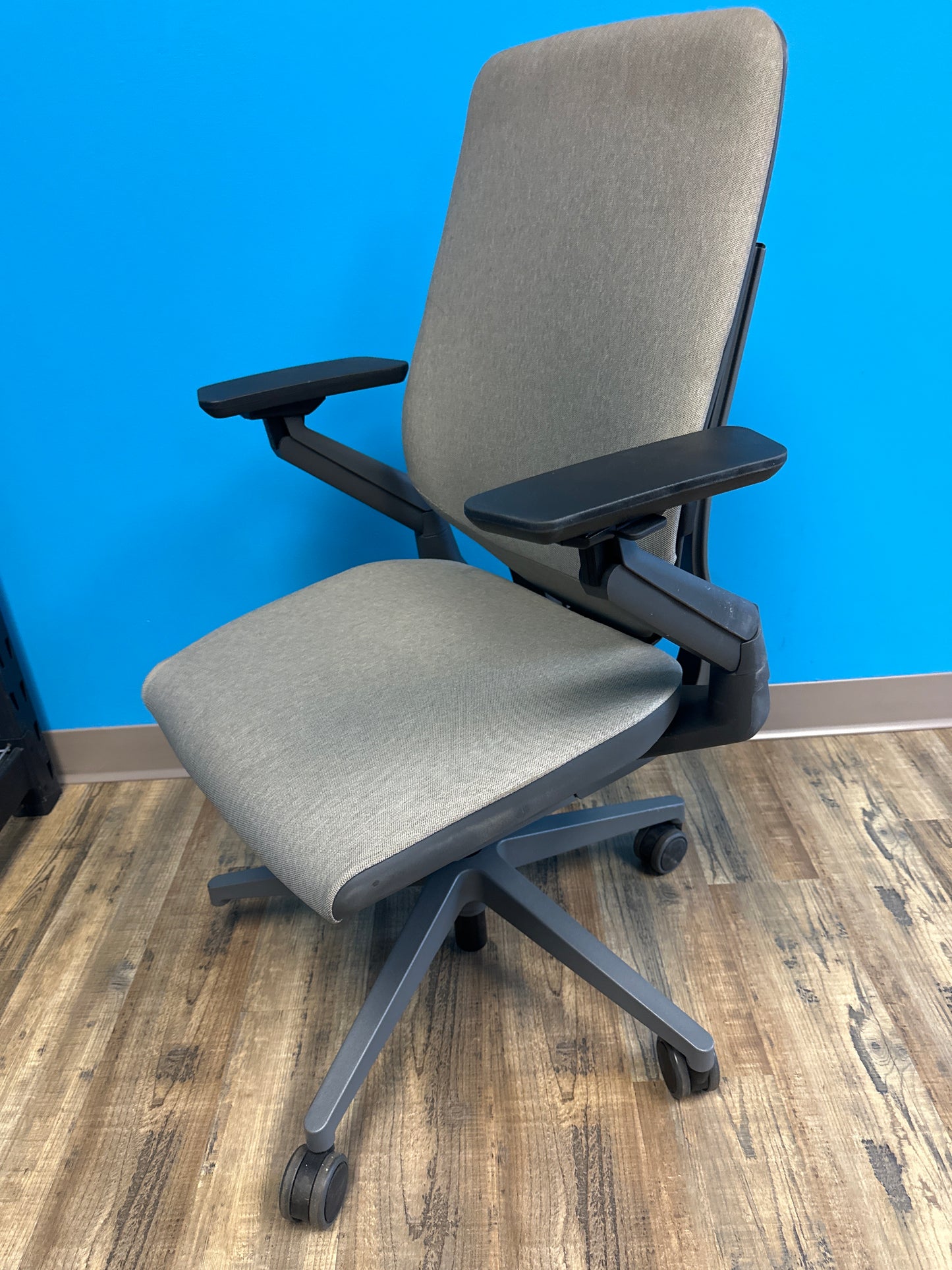 Steelcase - Gesture Shell Back Office/Gaming Chair - Truffle