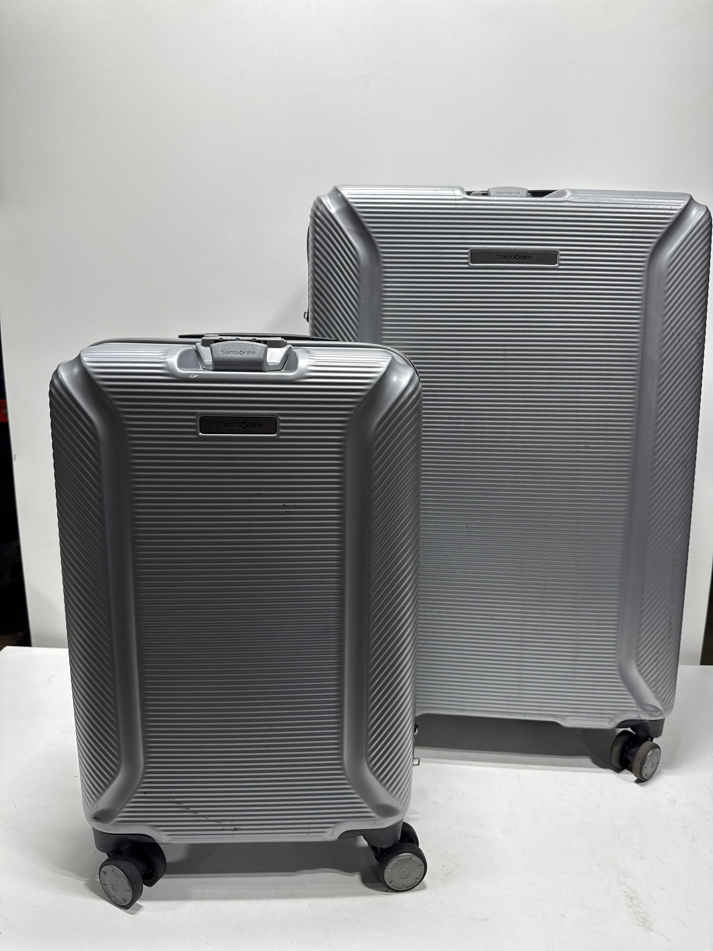 See Desc Used Samsonite Element XLT 2-piece Hardside Set