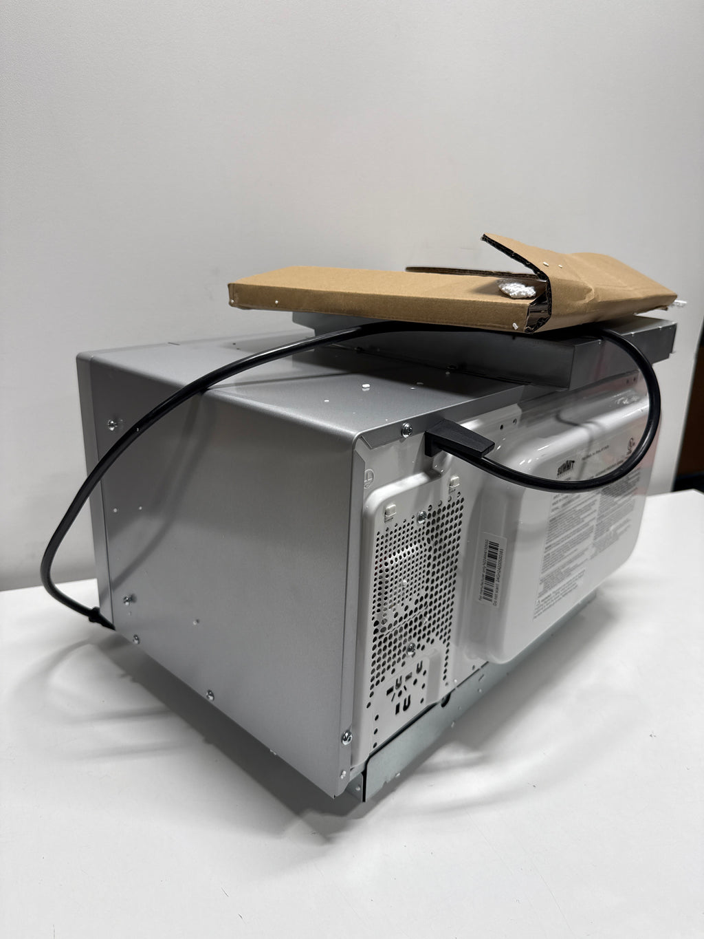 Used See Desc Summit 24 Inch Wide 0.9 Cu. Ft. 900 Watt Built-In Microwave