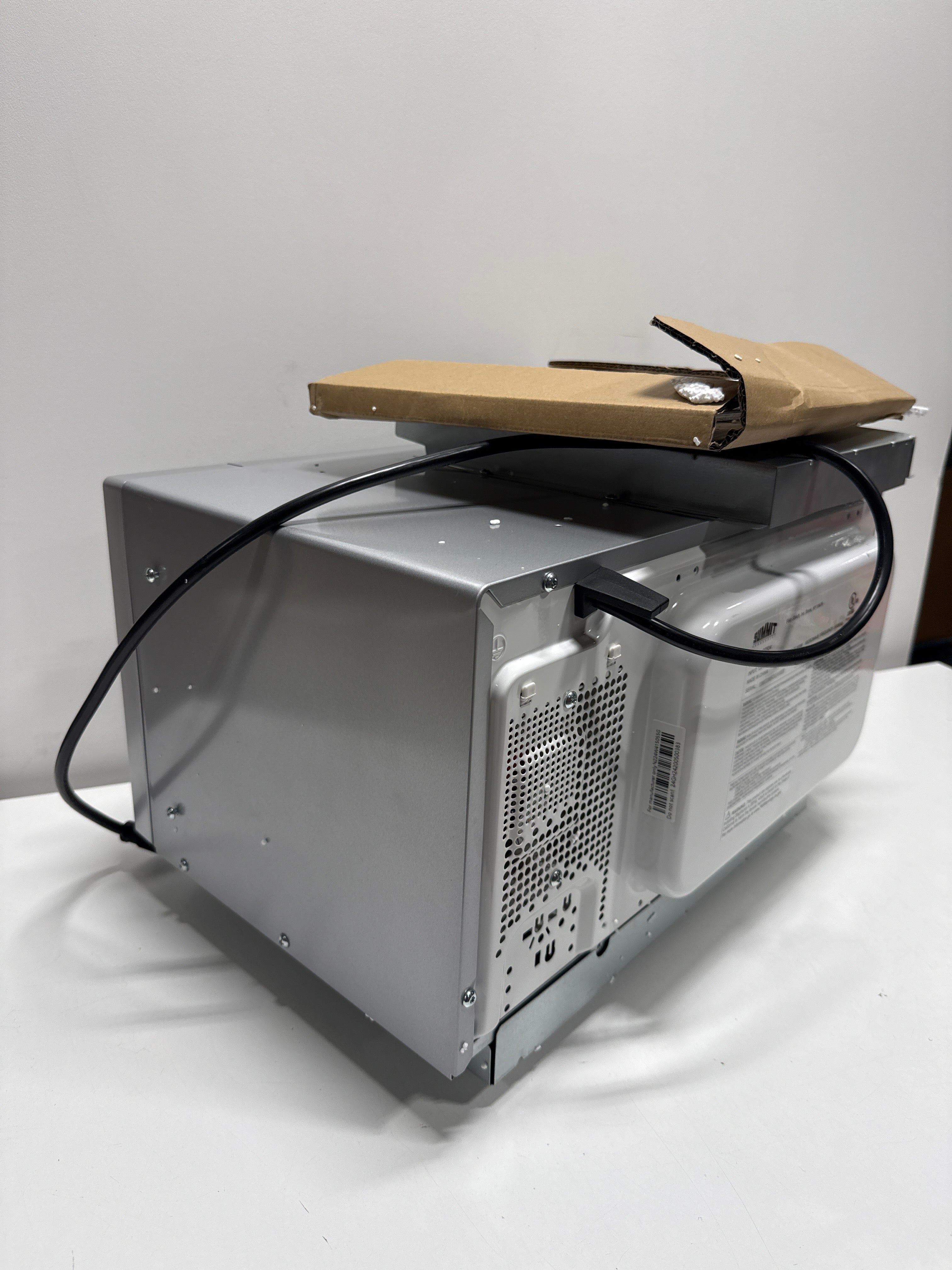 Used See Desc Summit 24 Inch Wide 0.9 Cu. Ft. 900 Watt Built-In Microwave