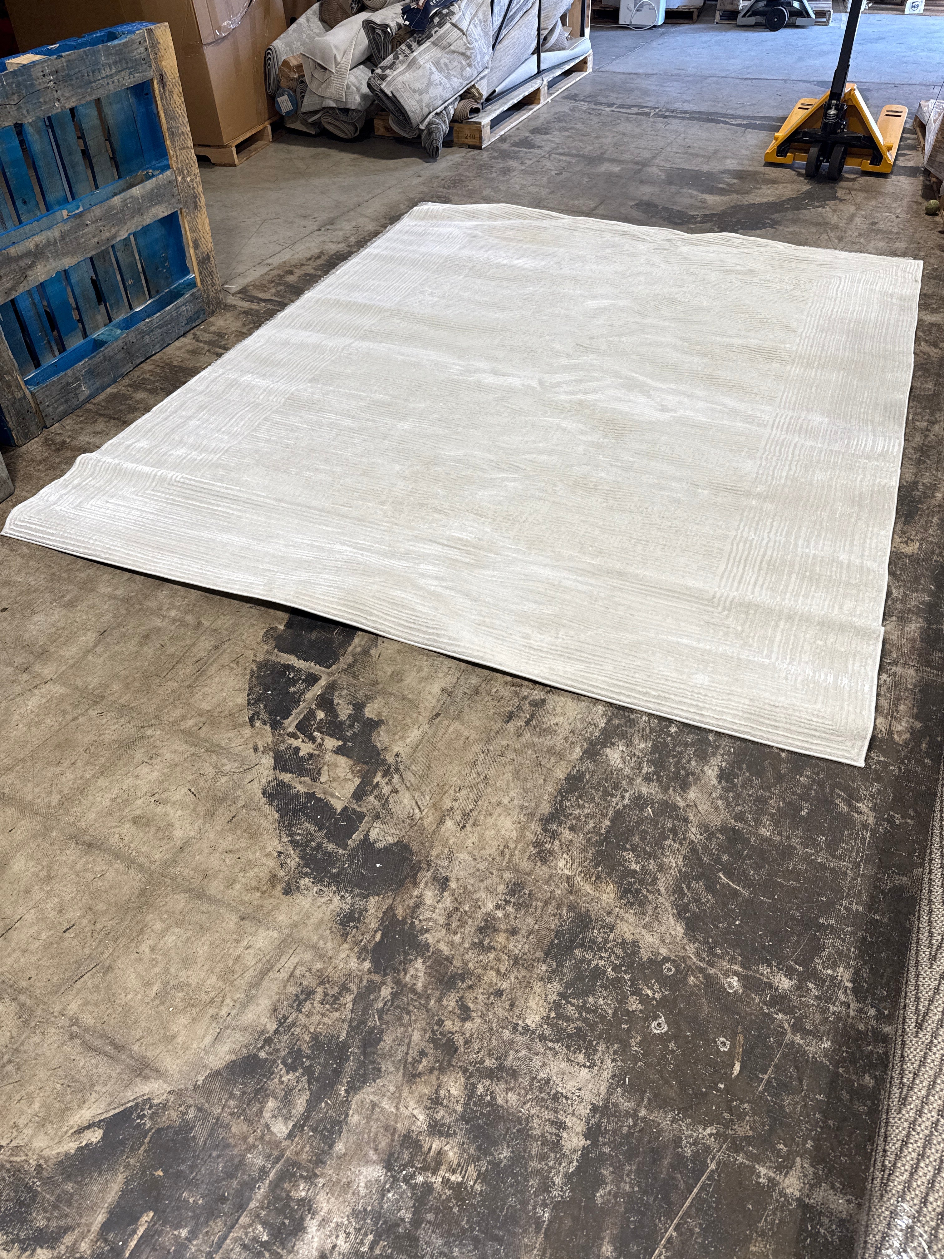 Used Hampton Court Area Rug Collection Gaspar Ivory 8 x 10 - *Rugs