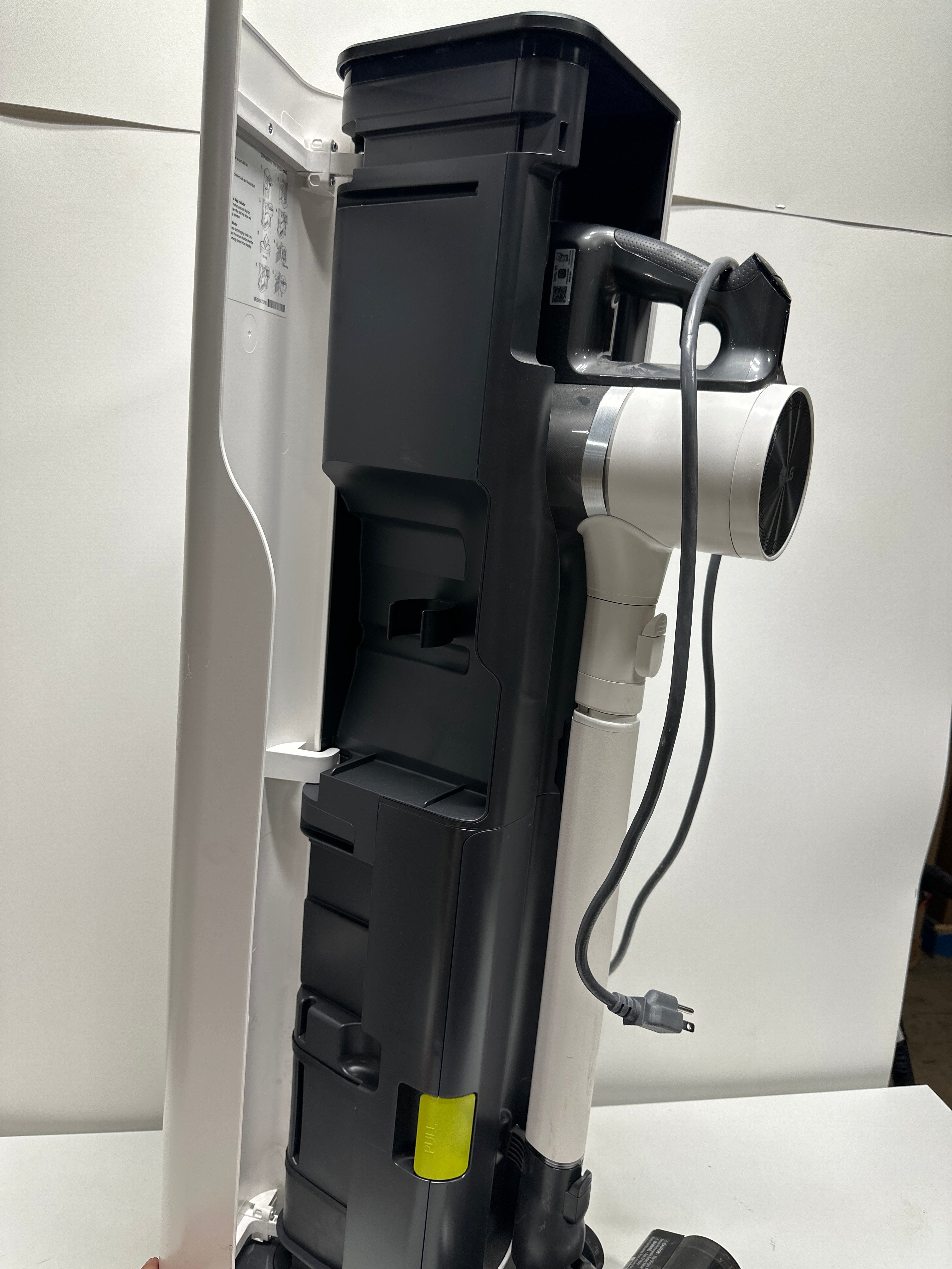 Used LG - CordZero All-in-One Cordless Stick Vacuum with Dual Floor Max Nozzle - Essence White