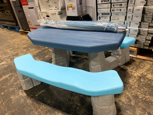 Sun & Fun Picnic Table with Umbrella