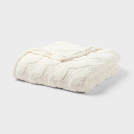 Full/Queen Wavy Jacquard Plush Blanket White - Room Essentials™