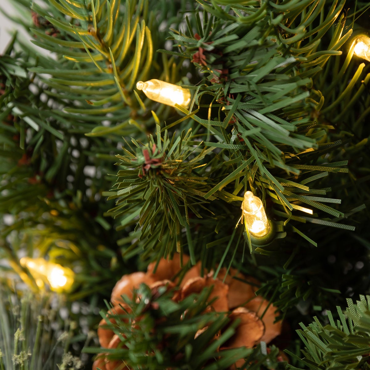 Kirkland 2.7 m (9 ft.) Pre-lit Garland with 90 Dual Colour LED Lights - *Christmas & Seasonal