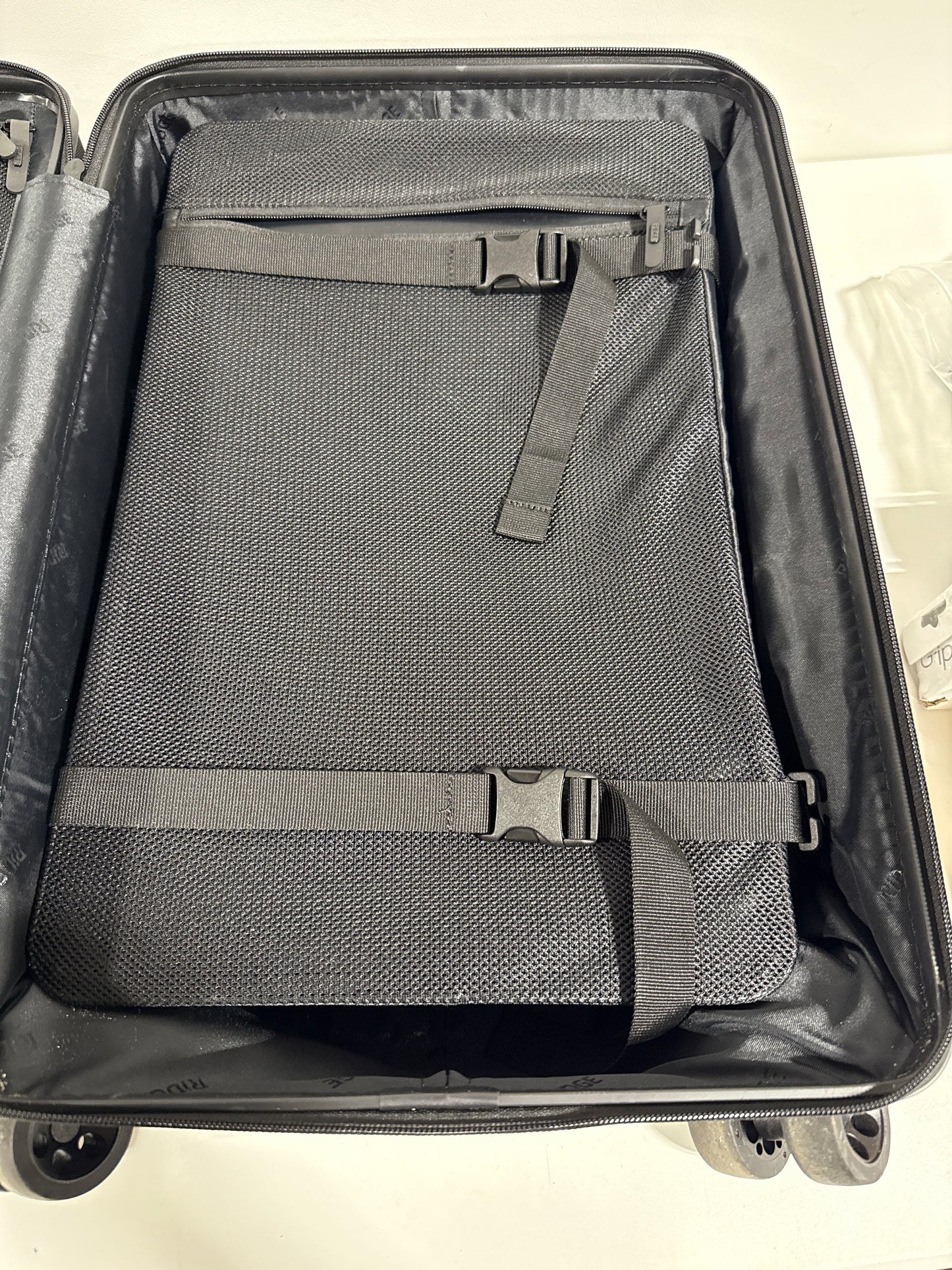 Used The Ridge Wallet - Carry-on - Royal Black