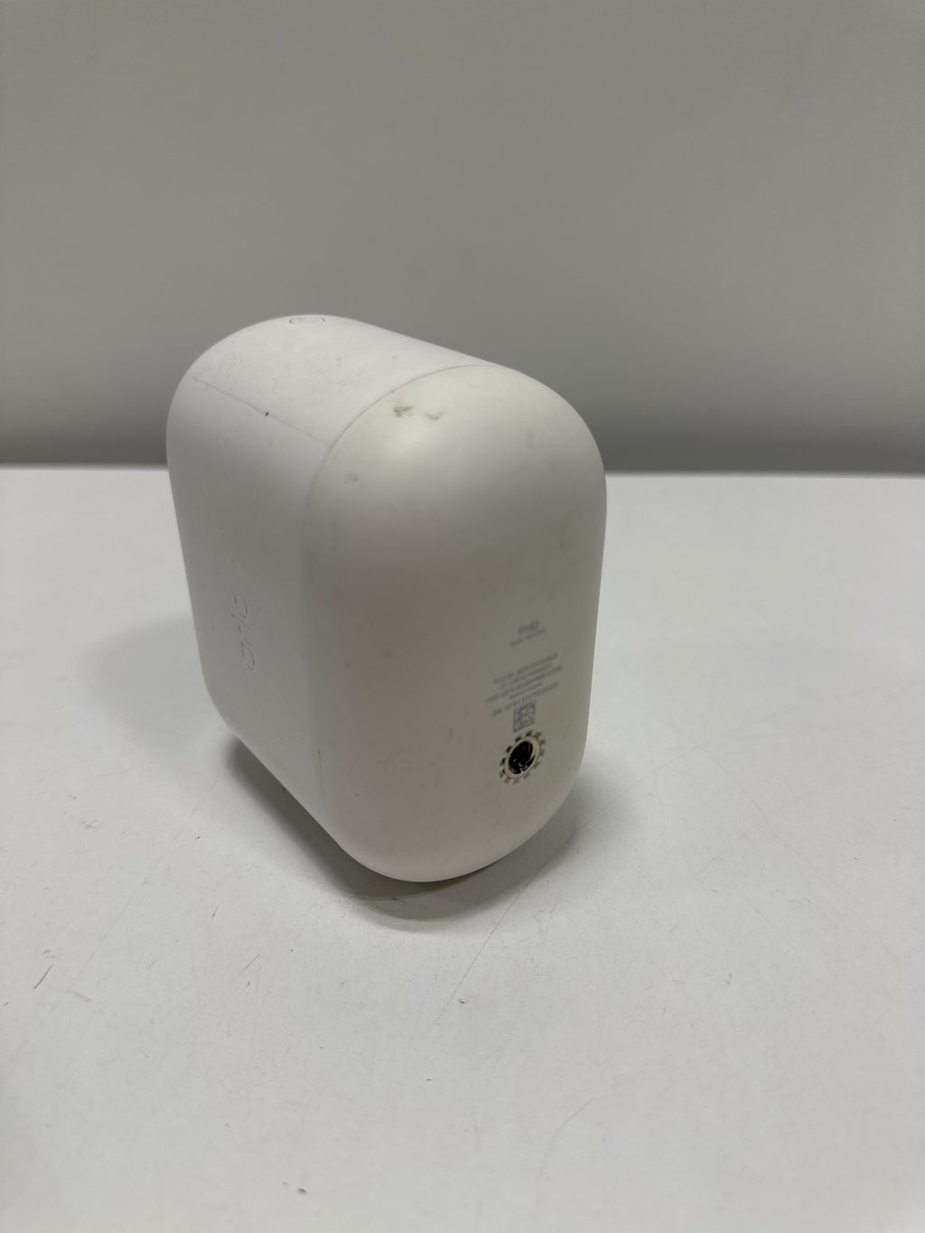 Used Arlo - Essential XL 1-Camera Outdoor Wireless HD Security Camera (2nd Generation)