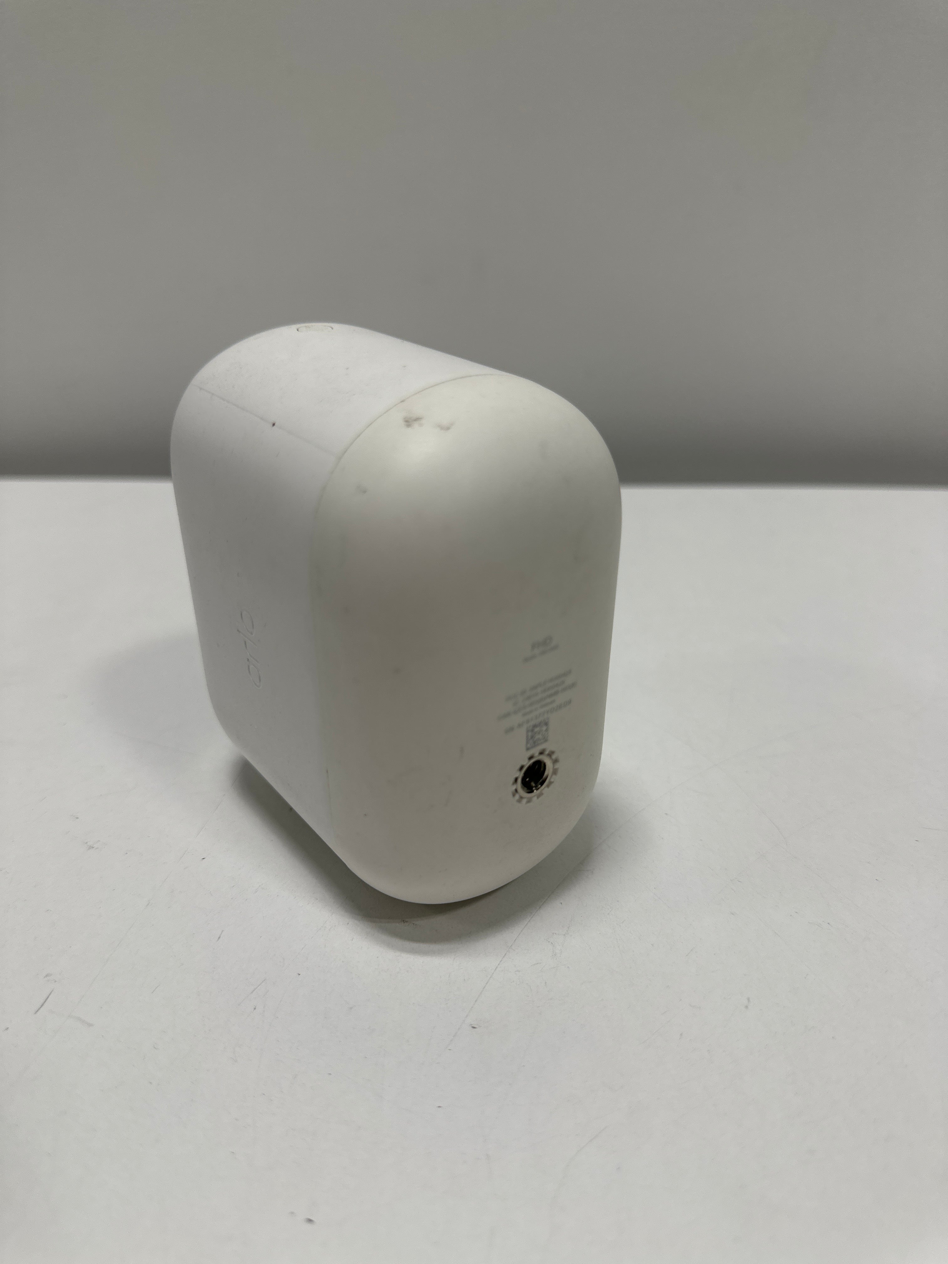 Used Arlo - Essential XL 1-Camera Outdoor Wireless HD Security Camera (2nd Generation)