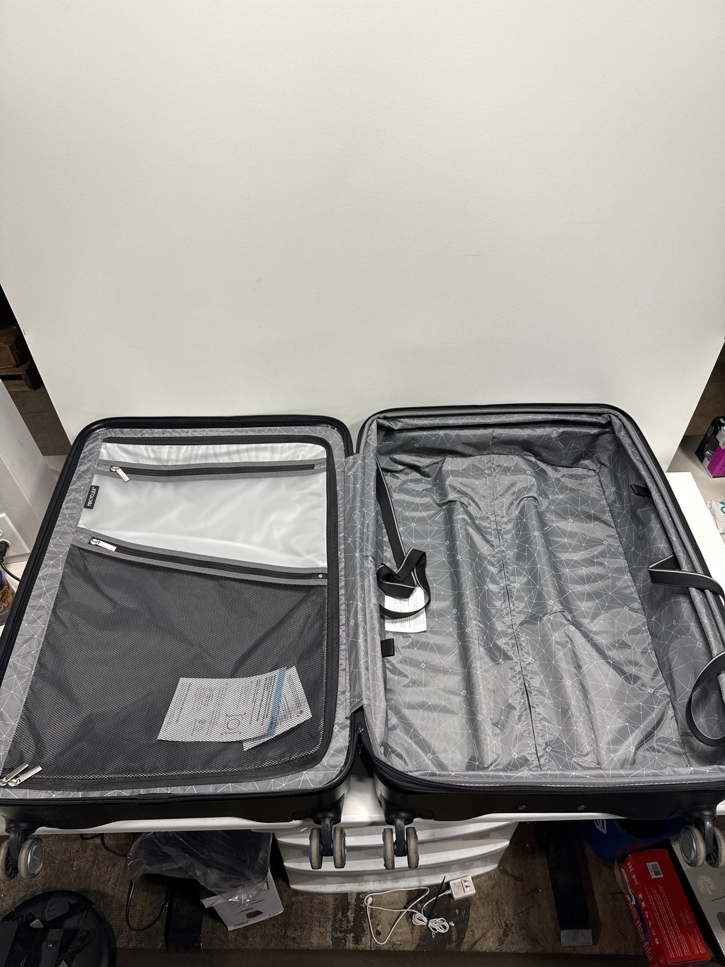 Lightly Used Samsonite Element XLT 2.0 Luggage Set 2 Piece Black