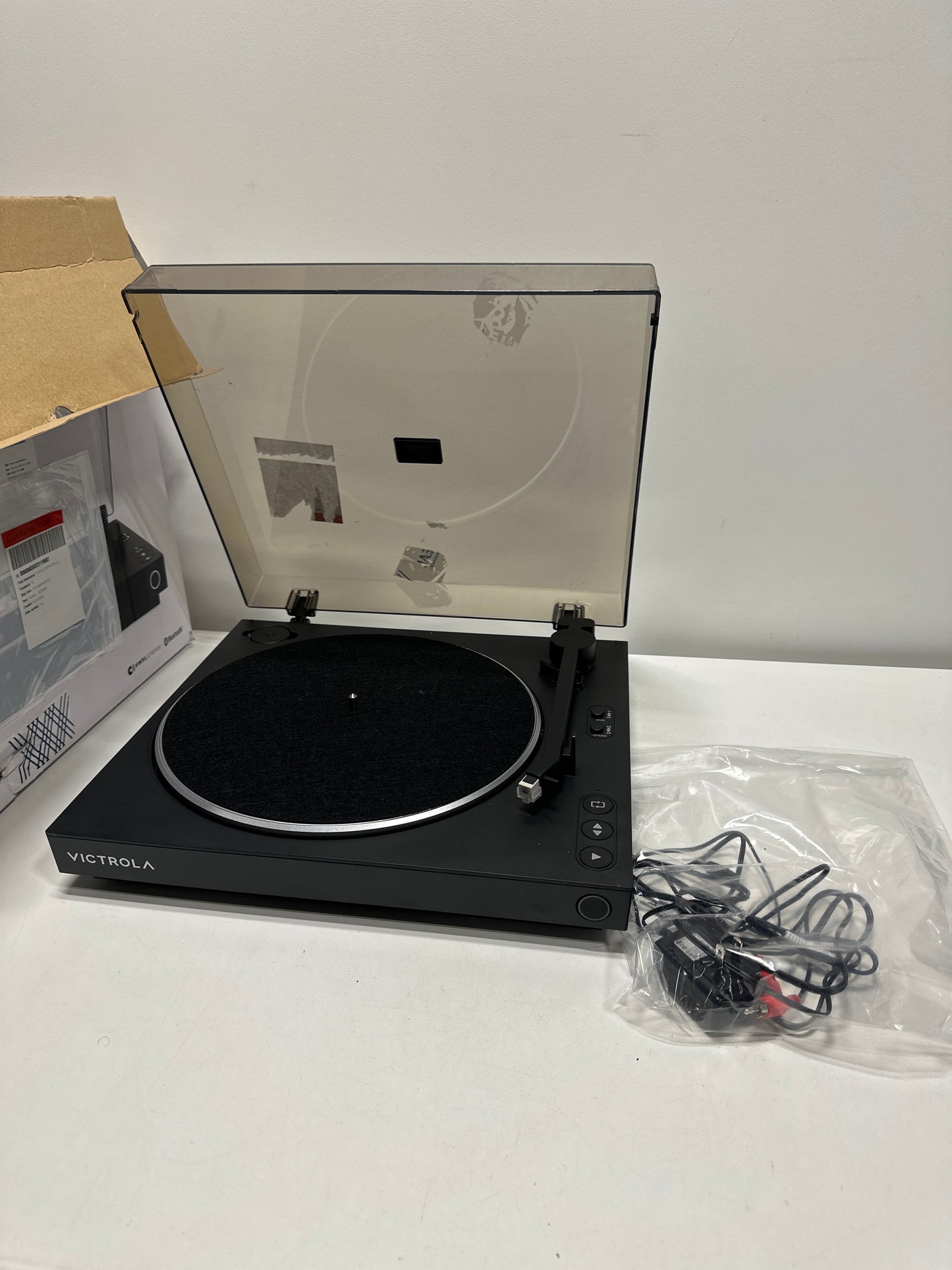 Used Victrola Automatic Turntable: Bluetooth Belt Drive with RCA Connection