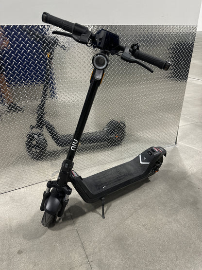 Used NIU - KQi 300P Foldable Electric Kick Scooter W/ 30 Mi Max Range & 20 Mph Max Speed - Black