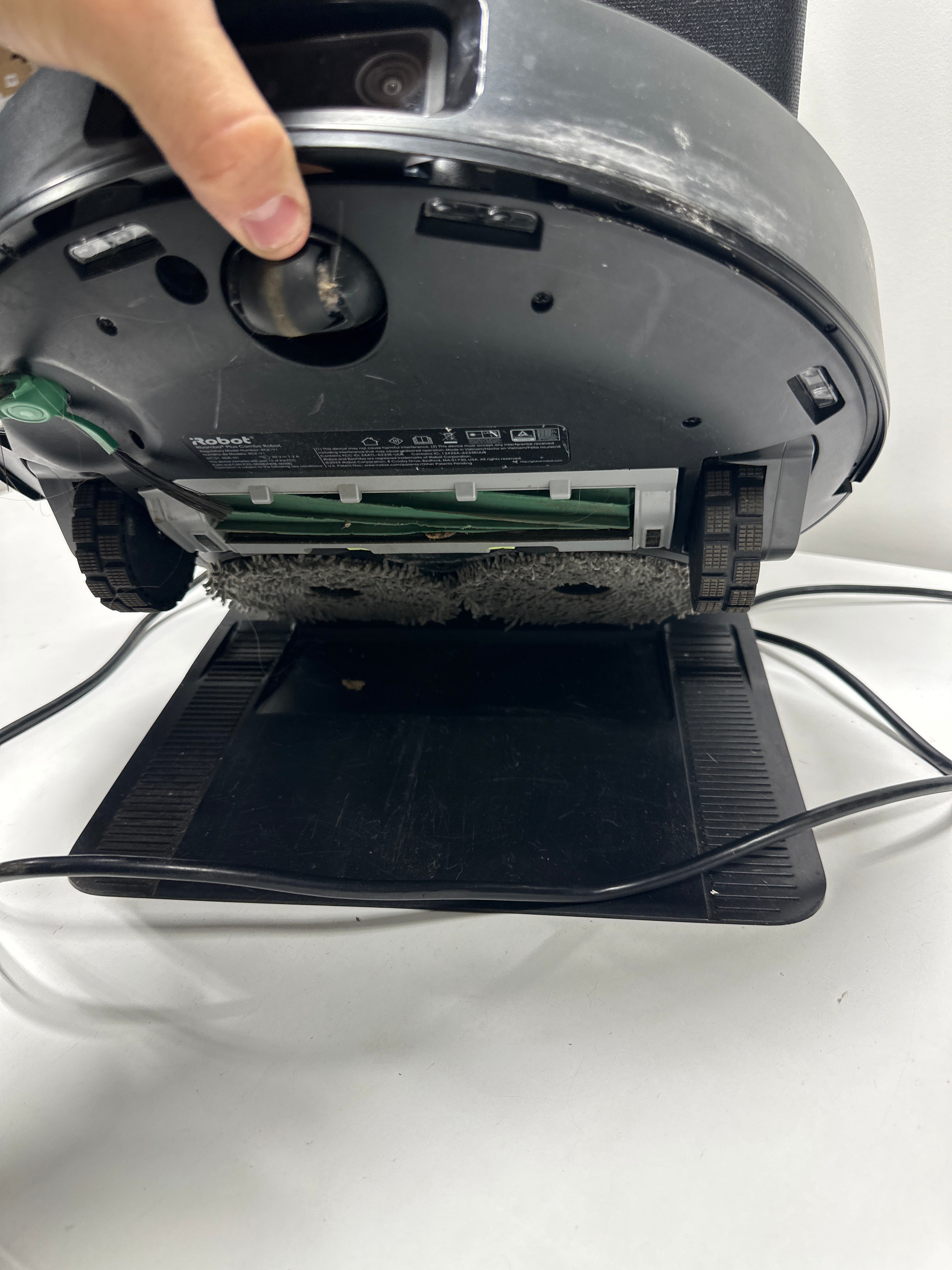 Used Roomba Combo J9+ Self-Emptying and Auto-Fill Robot Vacuum and Mop