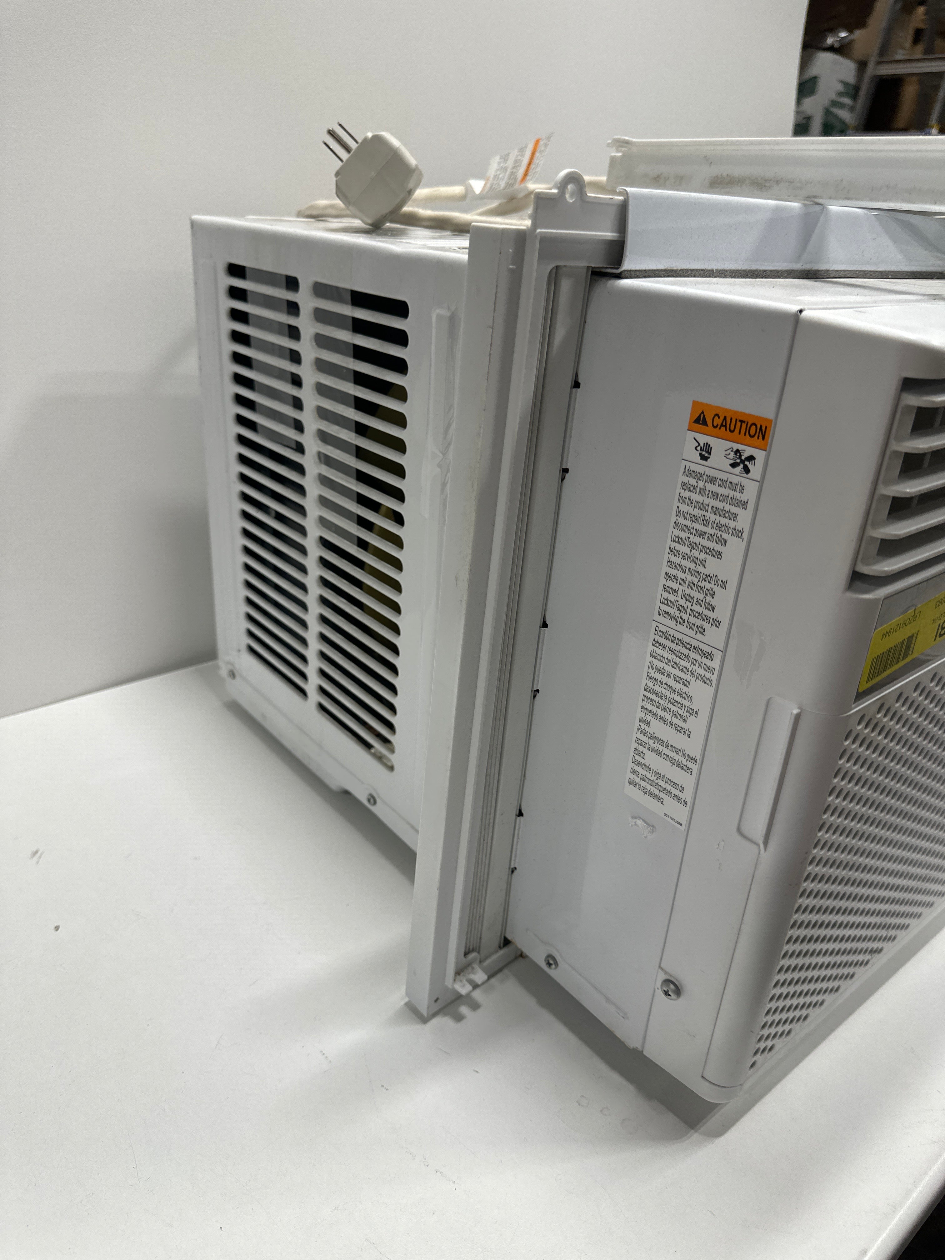 Used GE - 450 Sq. Ft. 10100 BTU Smart Window Air Conditioner - White
