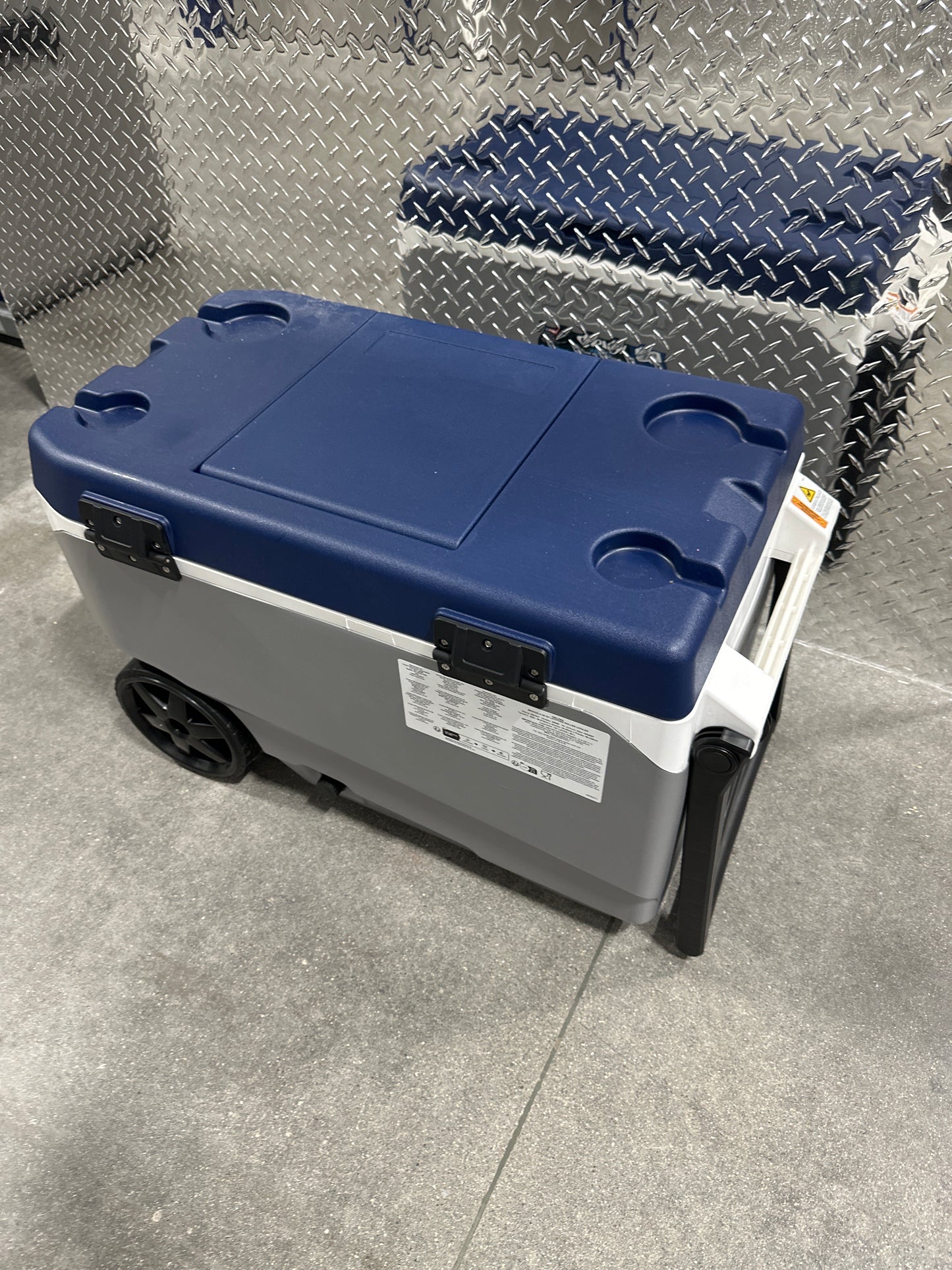 Igloo 90-quart Maxcold Flip and Tow Cooler