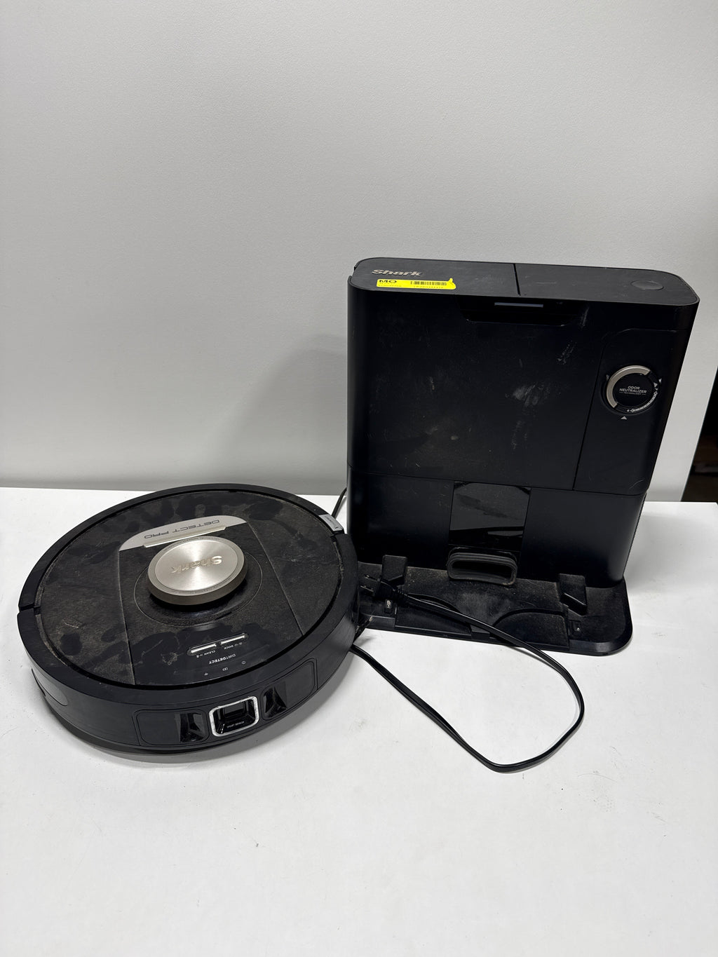 Used Shark PowerDetect Robot Vacuum Self-Emptying 60-Day Base Pet Friendly HEPA Filtration RV2820AE