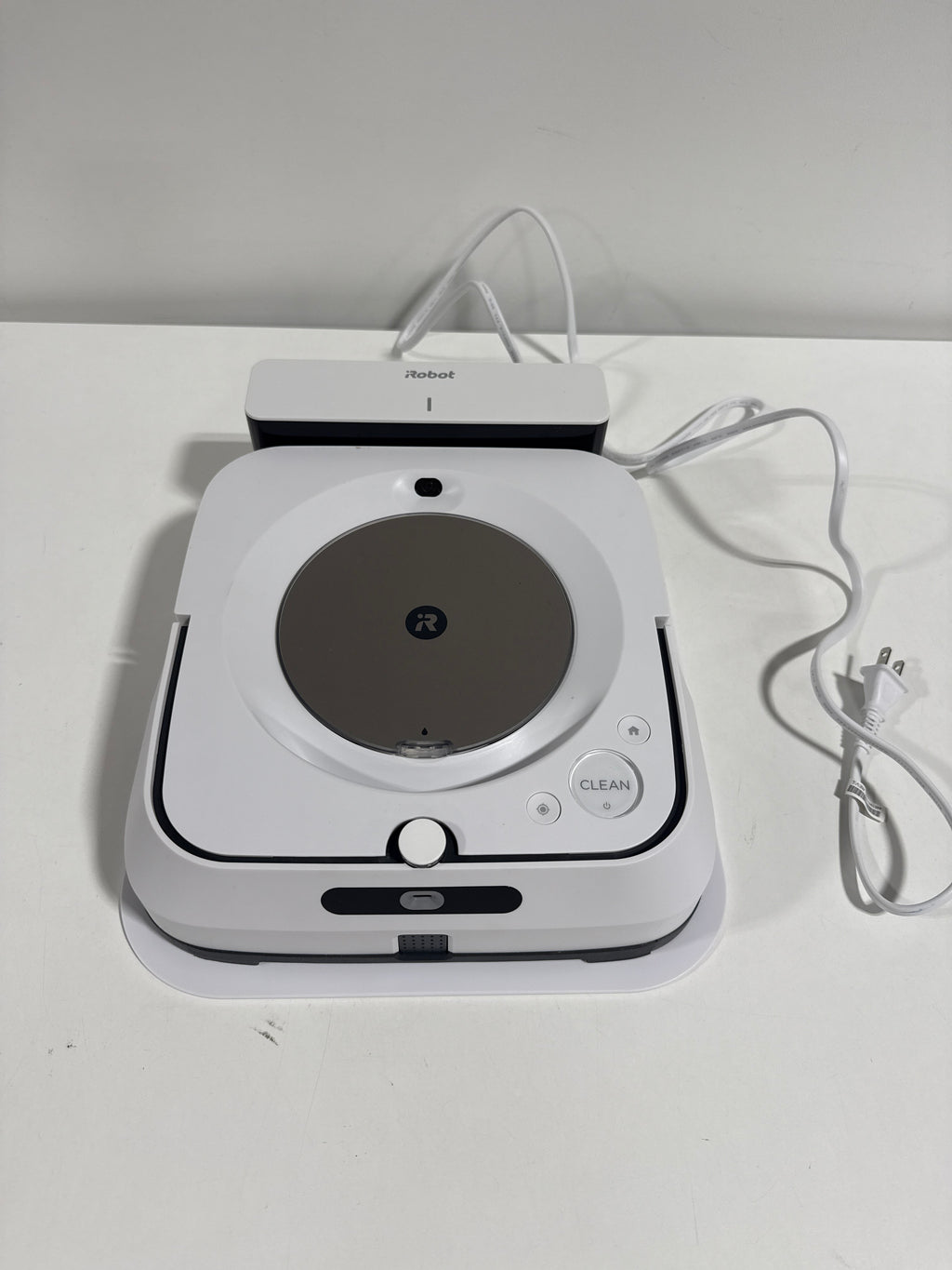 See Desc IRobot - Braava Jet M6 Wi-Fi Connected Robot Mop - White - *Vacuums & Carpet Cleaners