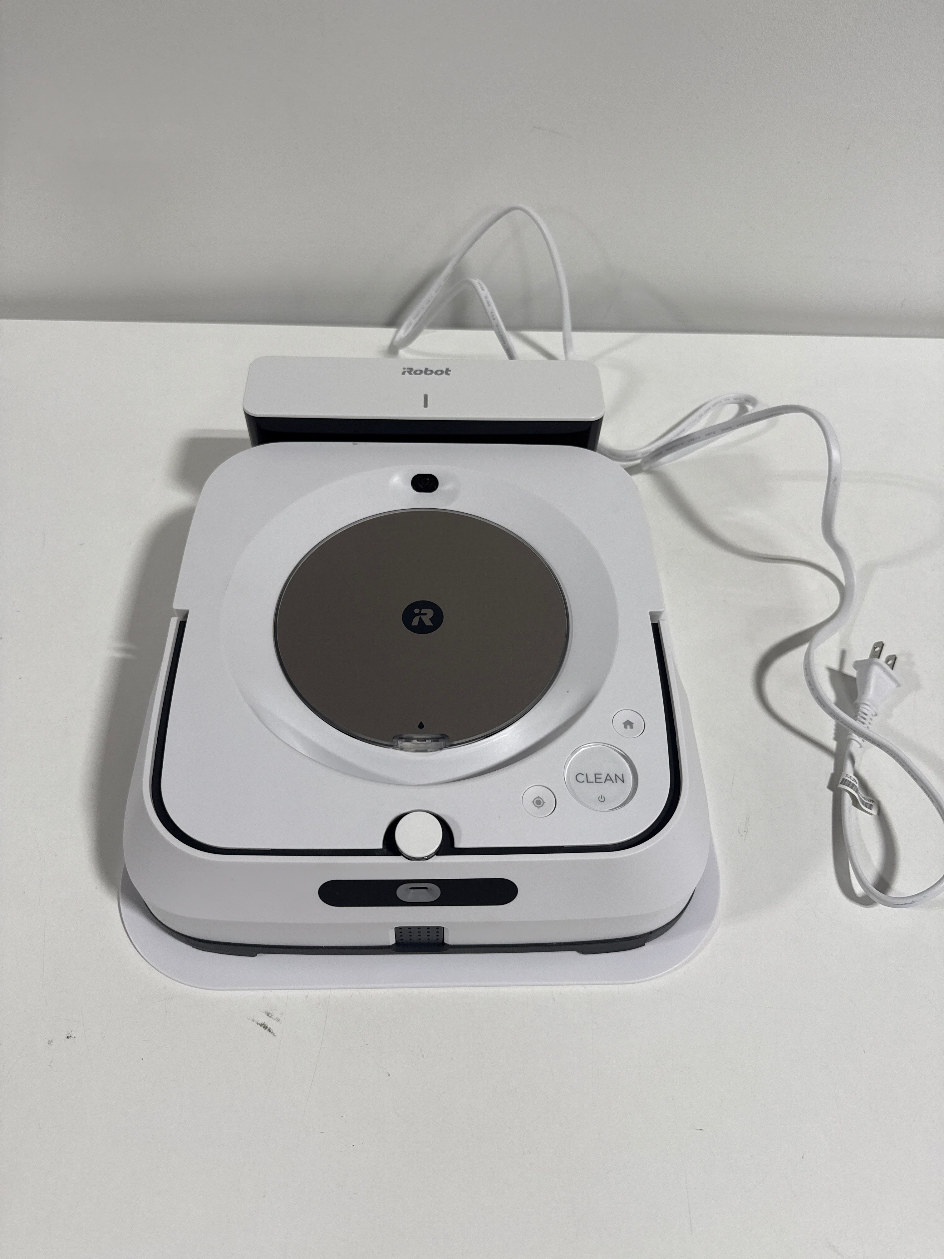 See Desc IRobot - Braava Jet M6 Wi-Fi Connected Robot Mop - White - *Vacuums & Carpet Cleaners