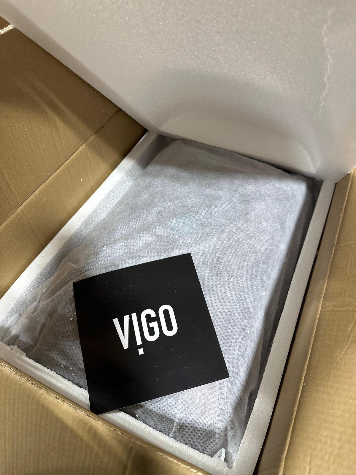 Vigo VG07047 Donatello 23" L X 15" W X 5" H Rectangular Glass Vessel Bathroom