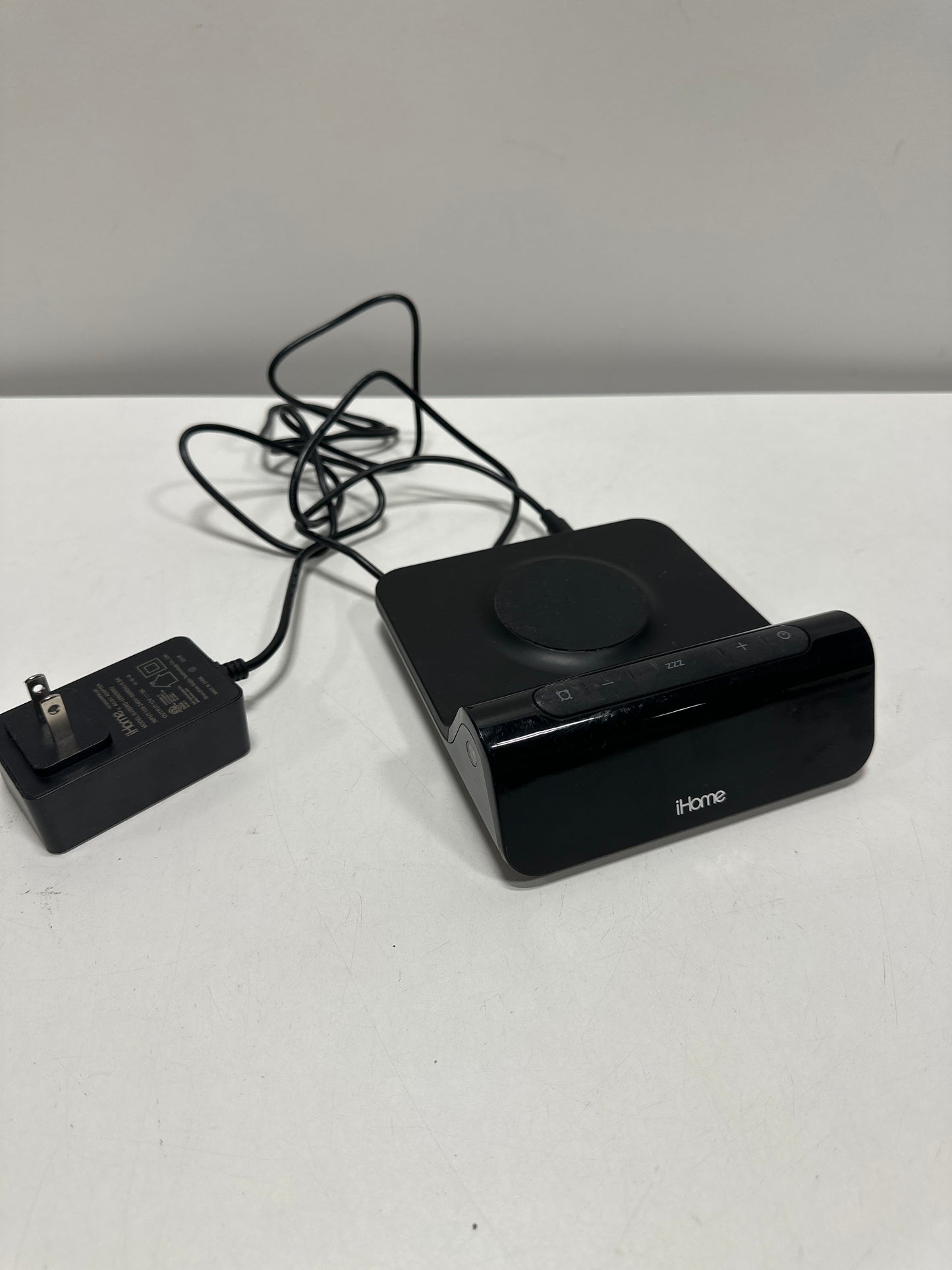 Used IHome - POWERVALET PRO 3 in 1 Magnetic Fast Wireless Charger - Black