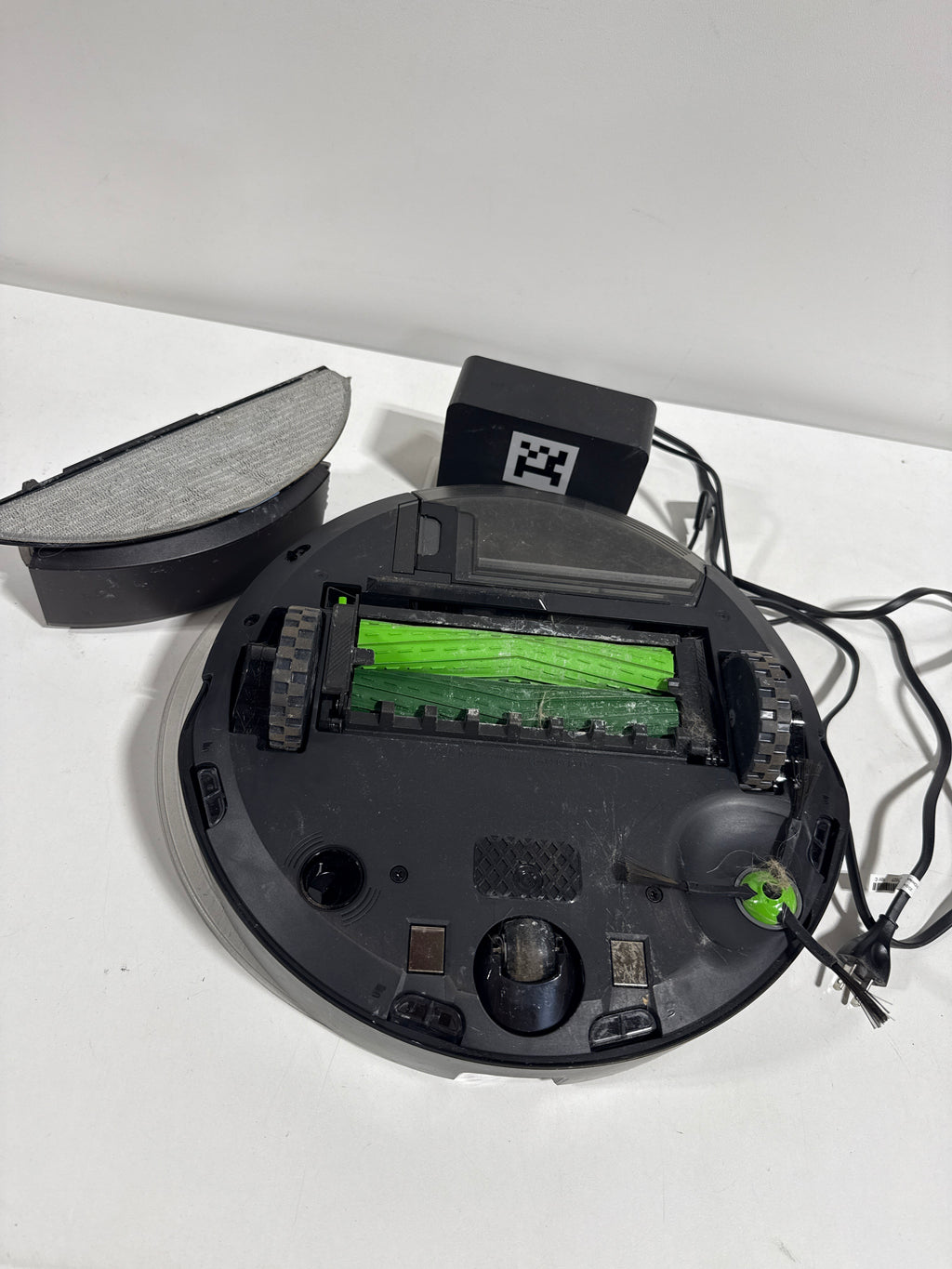 Used IRobot - Roomba Combo J5 Robot Vacuum and Mop - Graphite - *Vacuums & Carpet Cleaners
