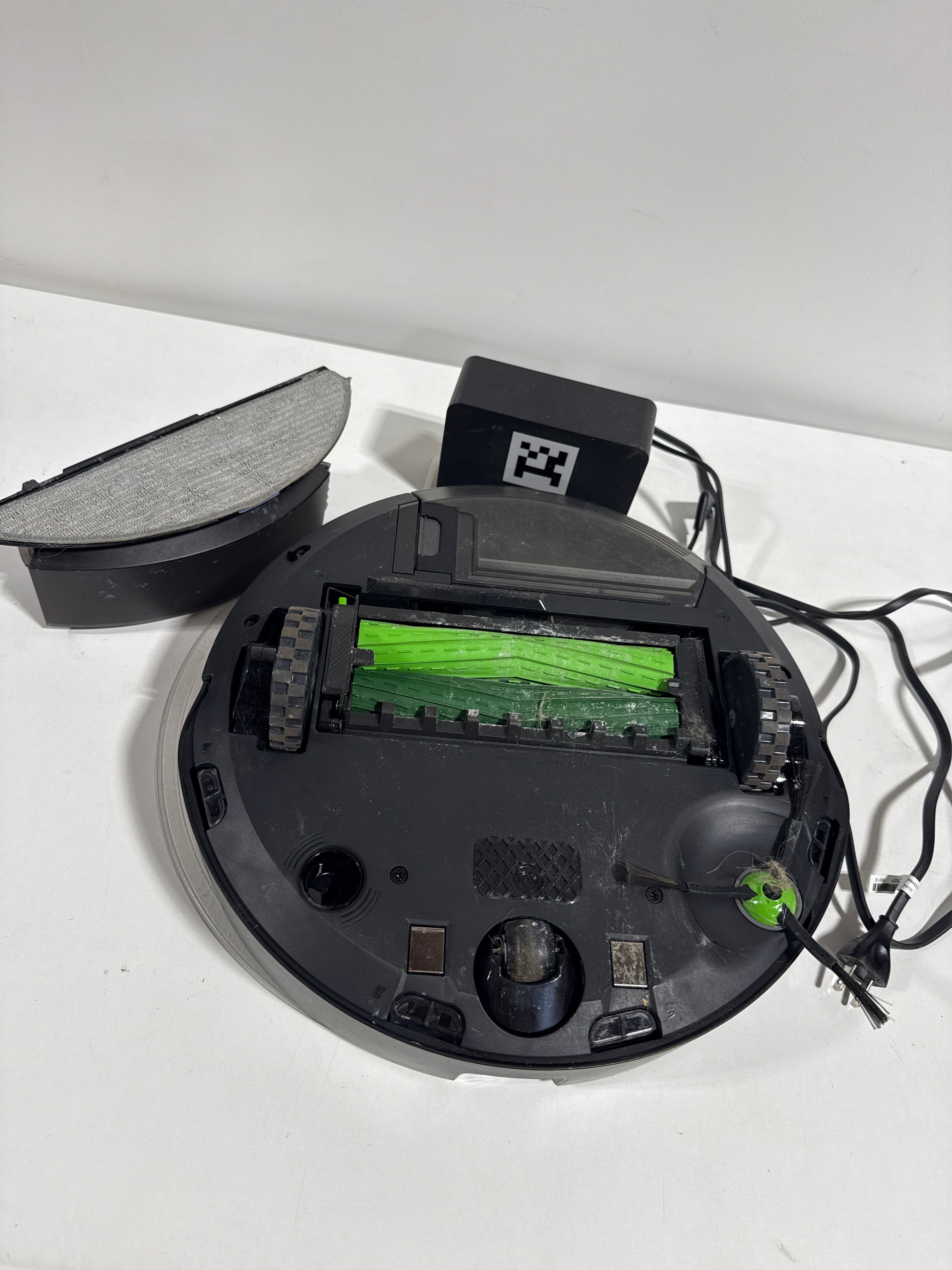 Used IRobot - Roomba Combo J5 Robot Vacuum and Mop - Graphite - *Vacuums & Carpet Cleaners