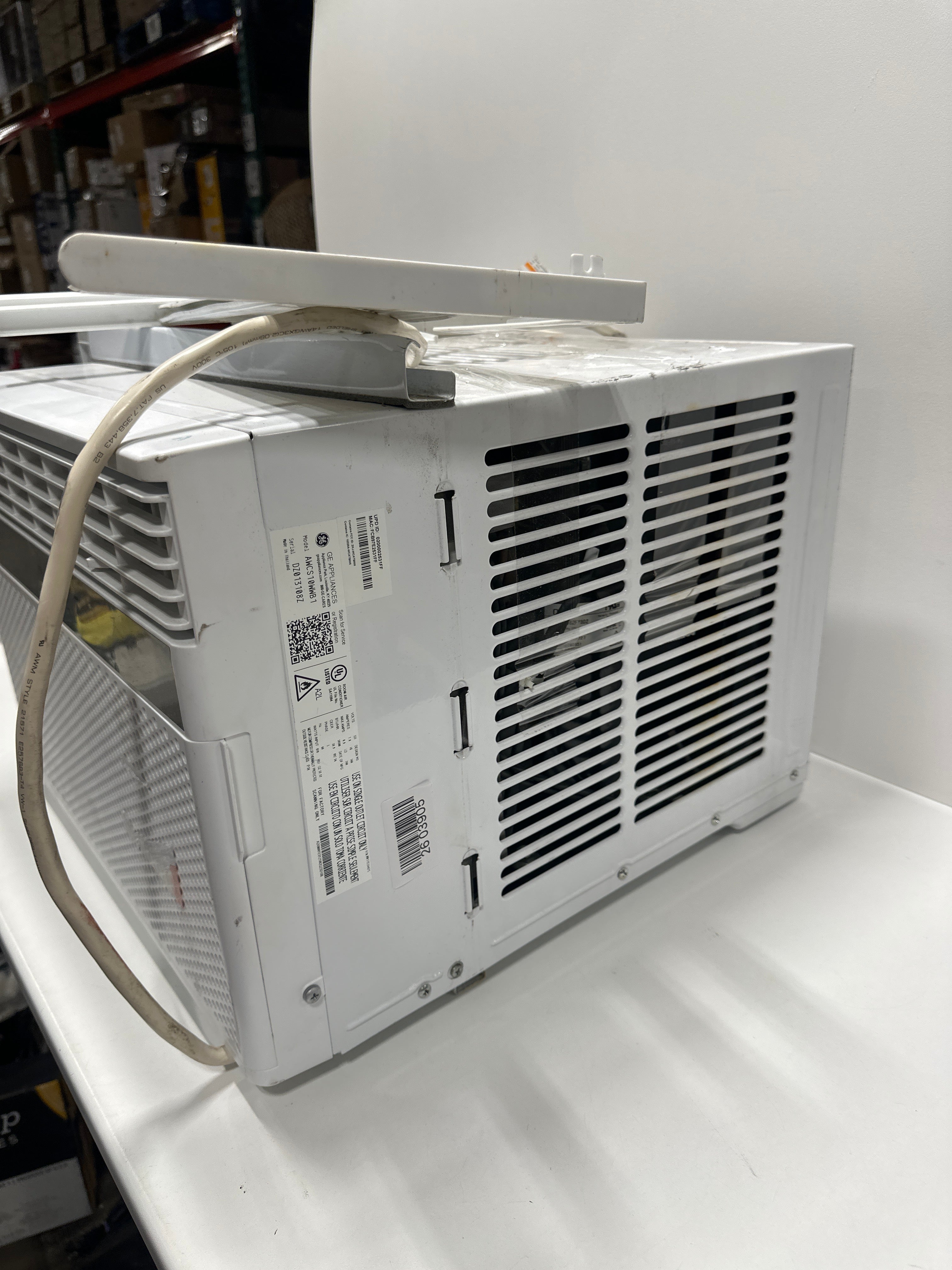Used GE - 450 Sq. Ft. 10100 BTU Smart Window Air Conditioner - White