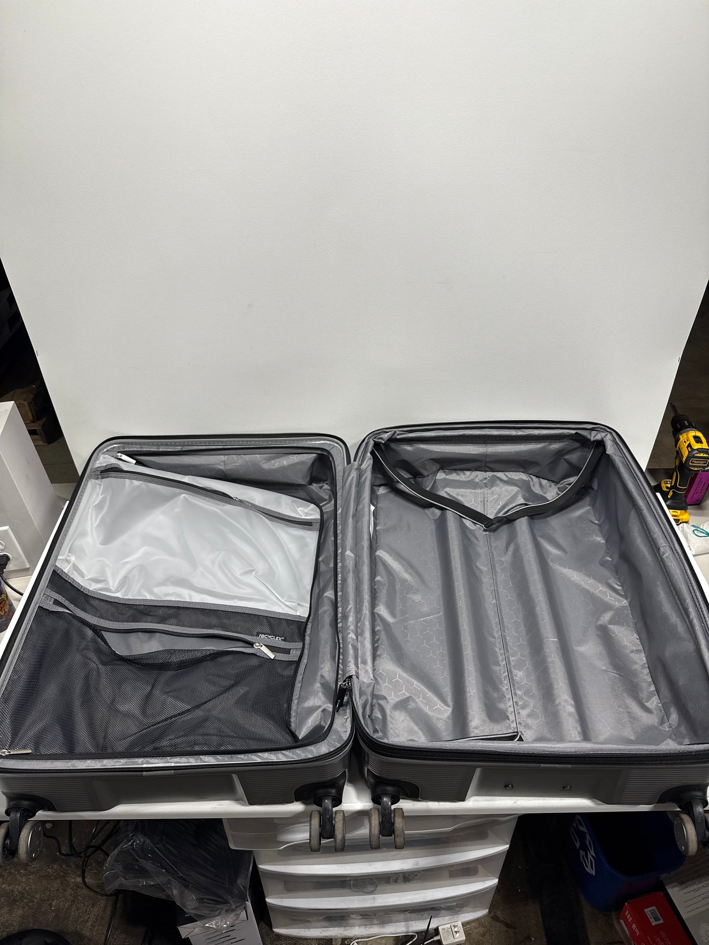 See Desc Used Samsonite Element XLT 2-piece Hardside Set
