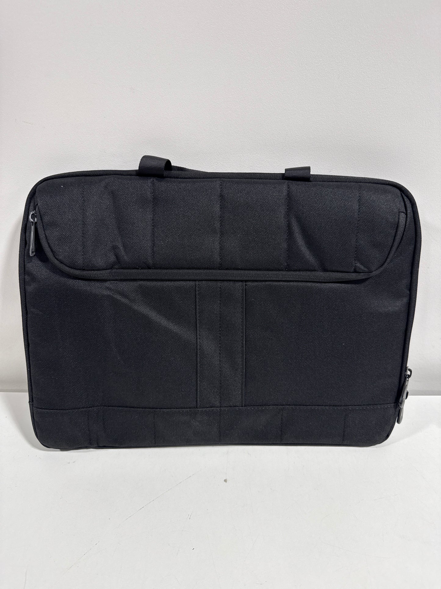 Insignia™ - Laptop Sleeve for 15.6" Laptop - Black