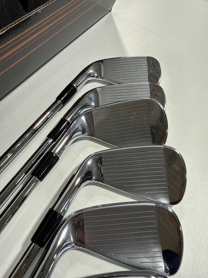 Used Kirkland Signature 7-piece Players Iron Set, Right Handed Regular Flex