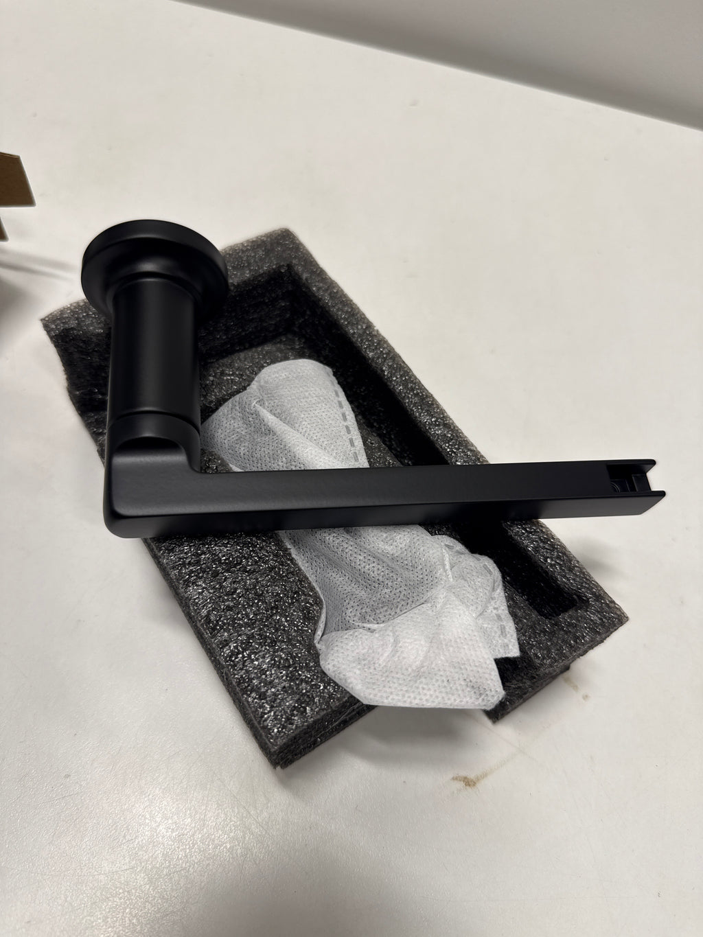 Delta 78955 Tetra Wall Mounted Pivoting Toilet Paper Holder Matte Black