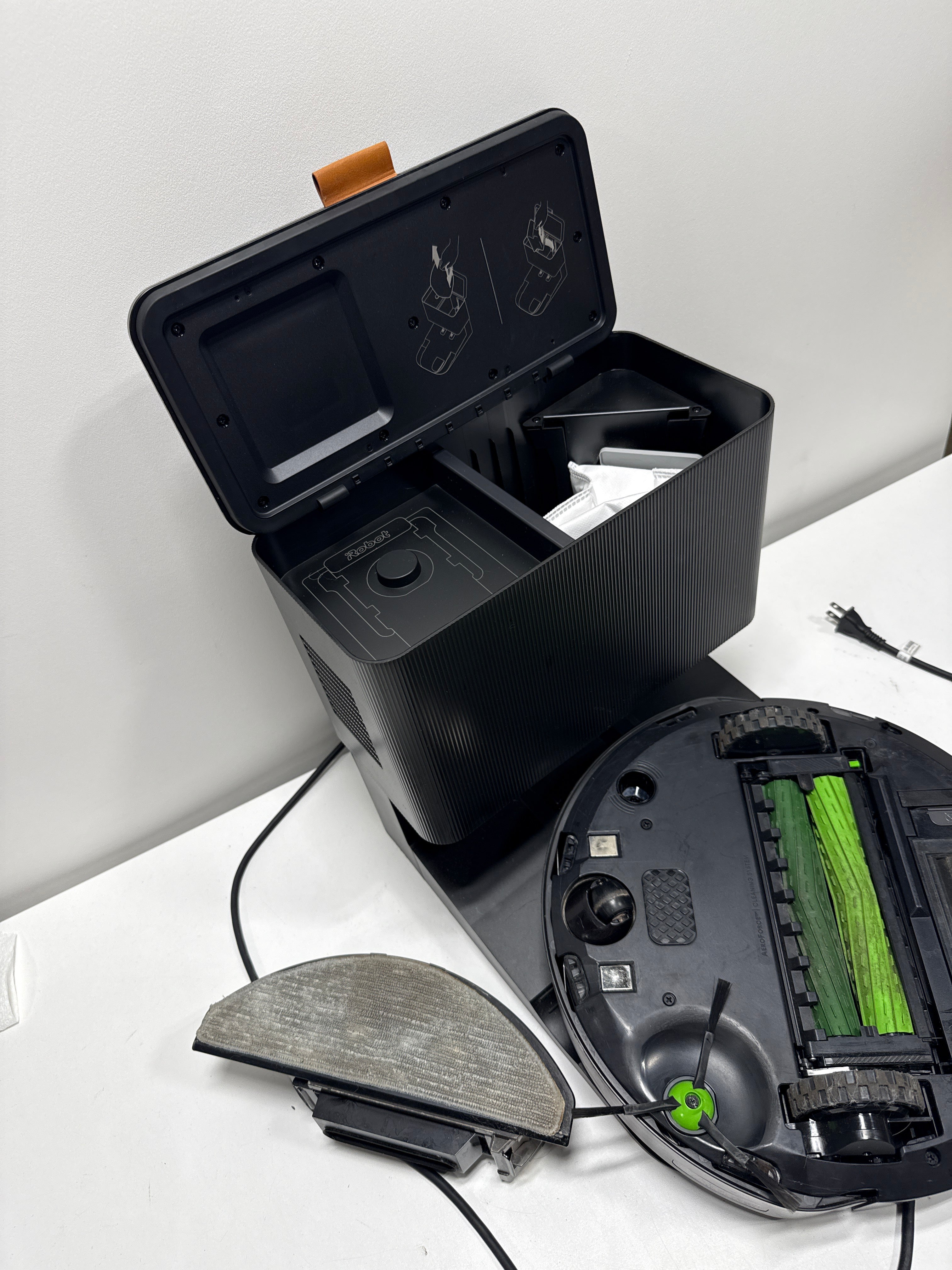 Used Roomba Combo J5+ Self-Emptying Robotic Vacuum and Mop