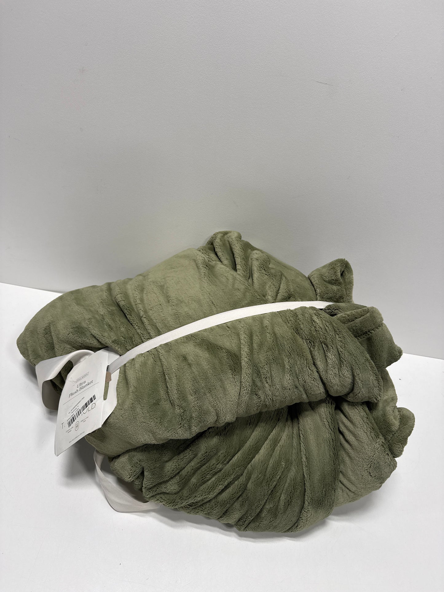 Full/Queen Ultra Plush Blanket Green- Threshold