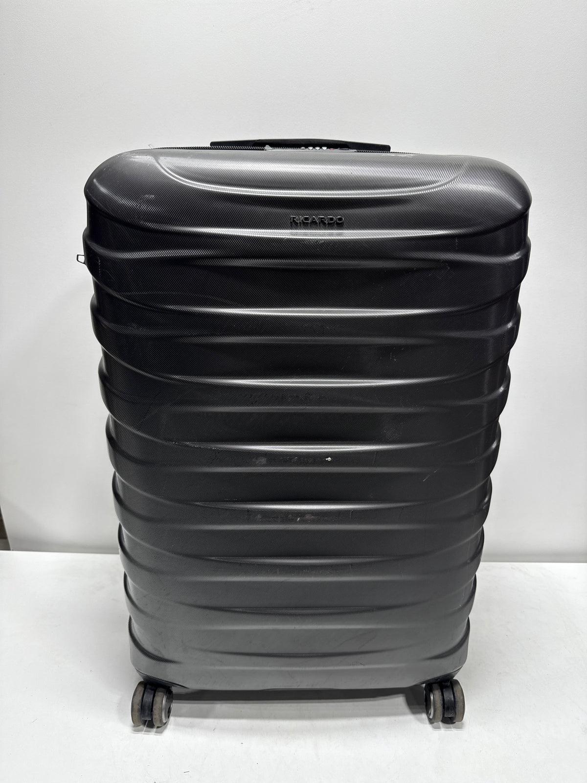 Used Ricardo 3 piece Hardside Spinner Set - *Luggage & Travel