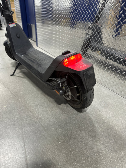 Used NIU - KQi 300P Foldable Electric Kick Scooter W/ 30 Mi Max Range & 20 Mph Max Speed - Black