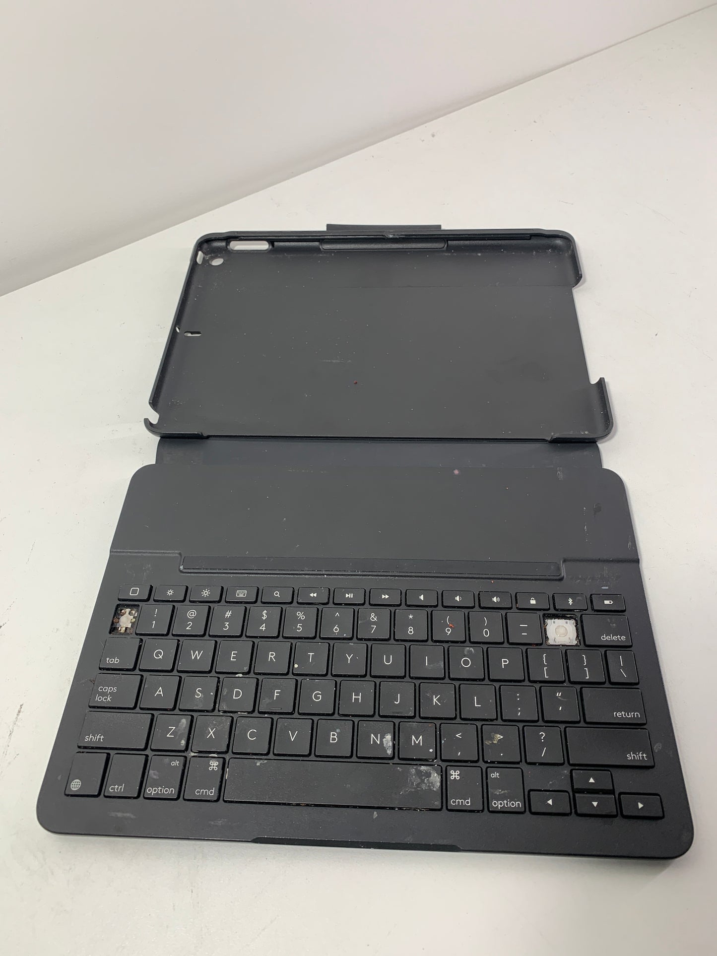 For Parts Logitech Slim Folio for iPad - Graphite