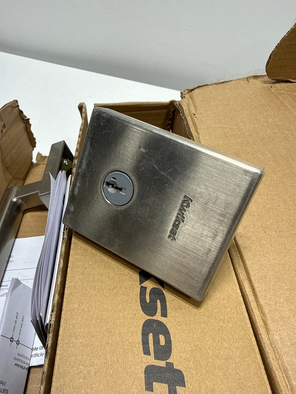 Scuff Kwikset San Clemente Single Cylinder Keyed Entry Handleset with SmartKey, Exterior Only Model: 818SCELIP-15S.STRKP