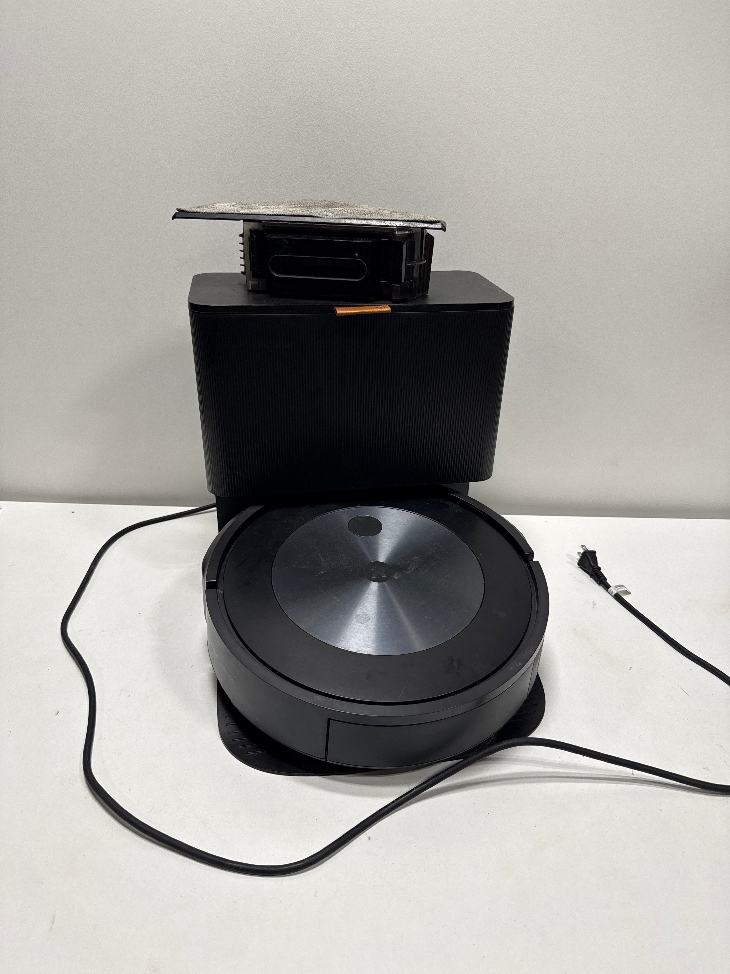 Used Roomba Combo J5+ Self-Emptying Robotic Vacuum and Mop