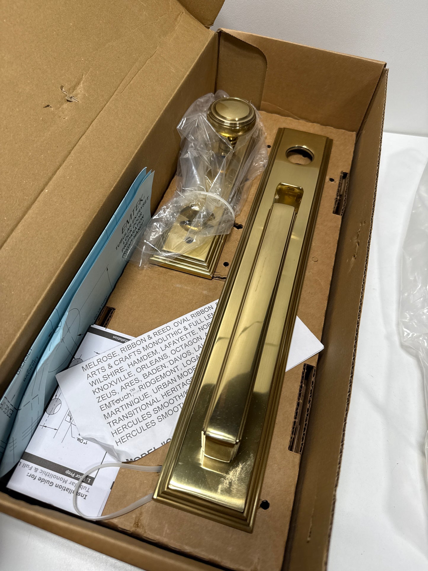 Scratch  Emtek Melrose Full Plate Single Cylinder Keyed Entry Handleset with Norwich Interior Knob Model: 4212NWUS7