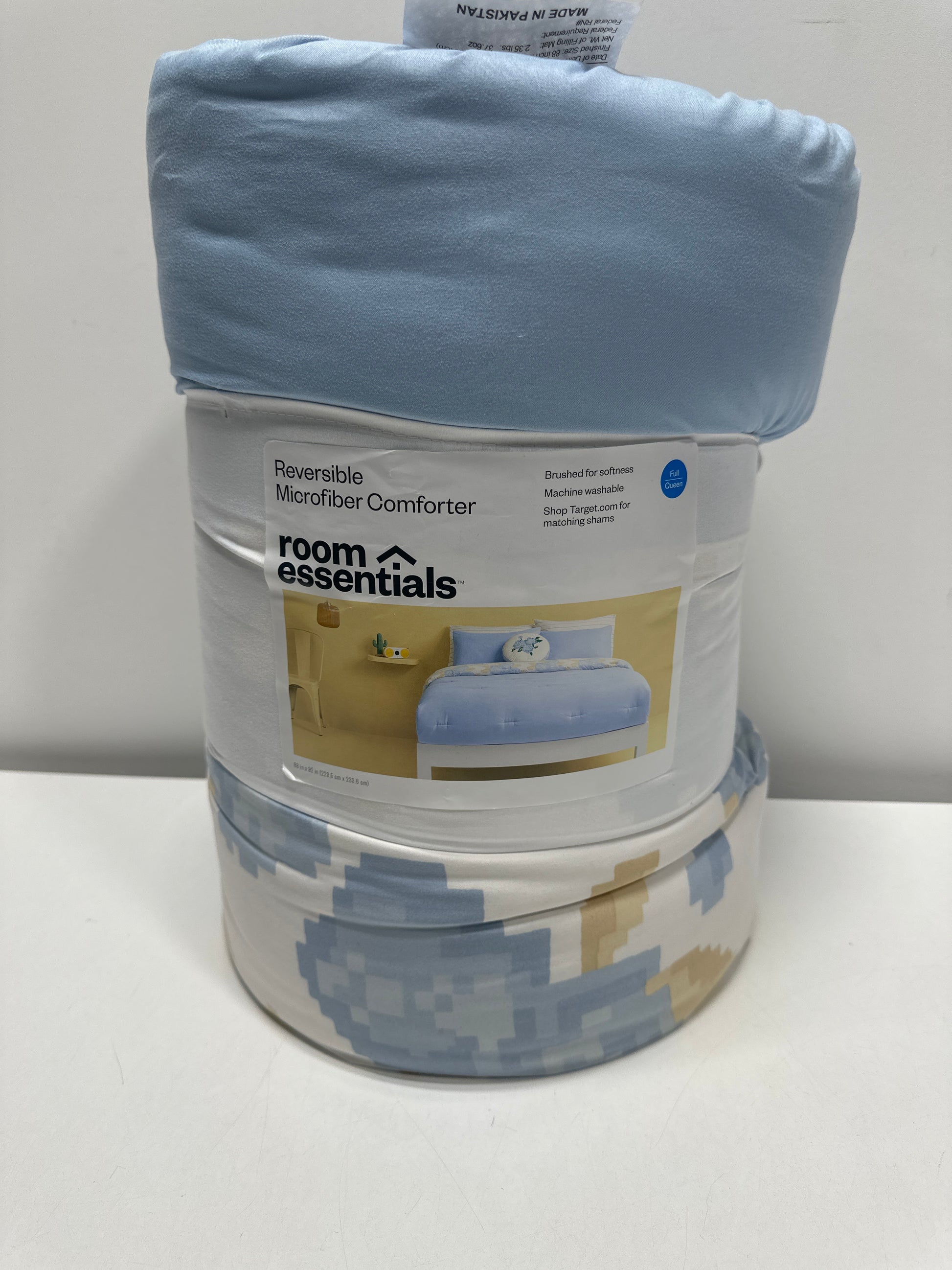 Full/Queen Microfiber Comforter Reversible Light Blue Floral - Room Essentials™ - *Bedding