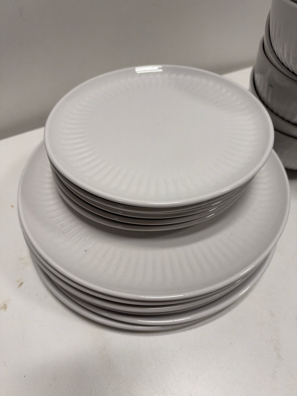 over&back 18-piece Porcelain Dinnerware Set Service for 6