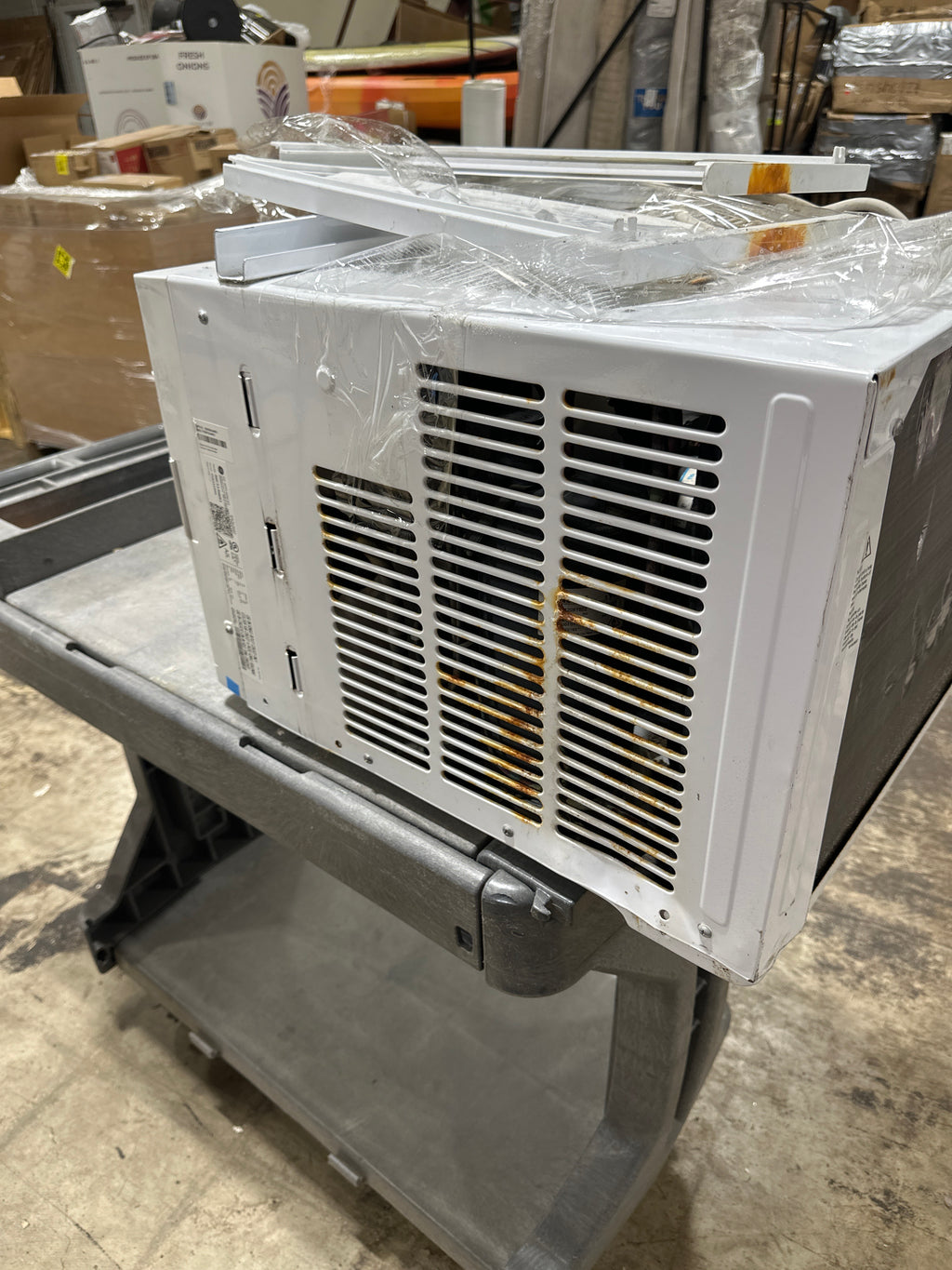 Used GE - 700 Sq. Ft. 14000 BTU Smart Window Air Conditioner - White - *Home Environment