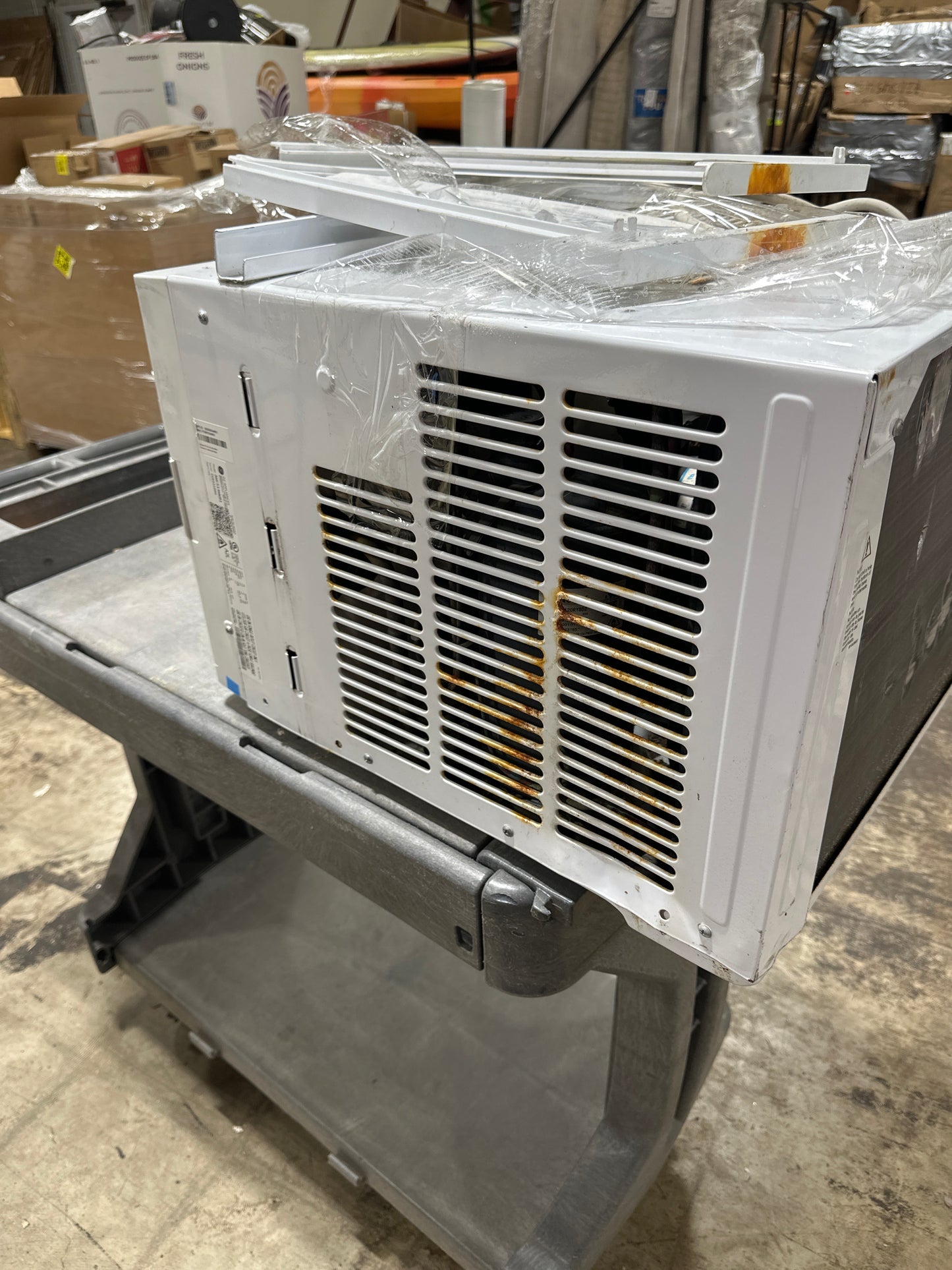 Used GE - 700 Sq. Ft. 14000 BTU Smart Window Air Conditioner - White