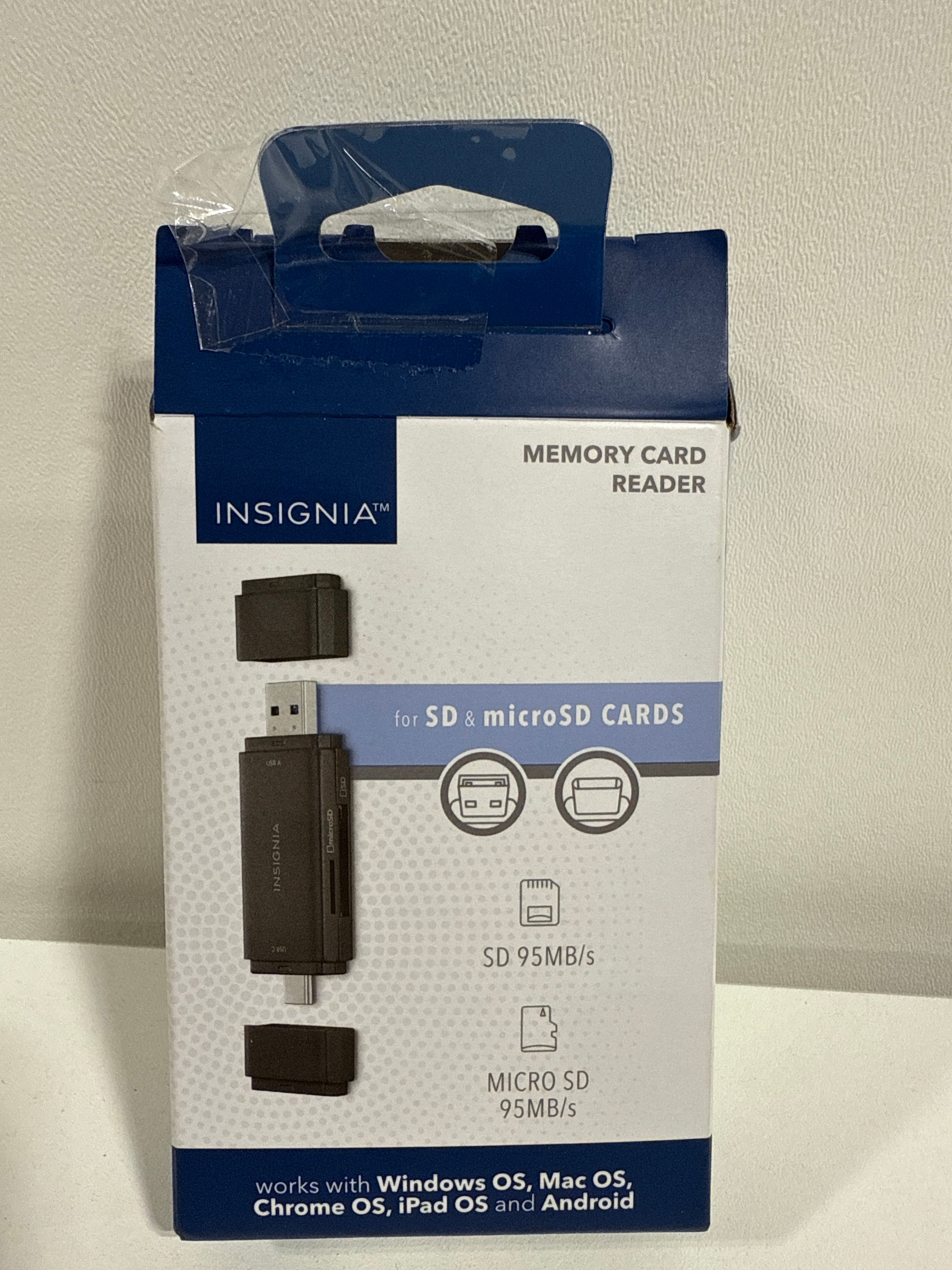 Insignia - USB-C/USB 3.0 to SD and MicroSD Memory Card Reader - Black - *Computers & Office