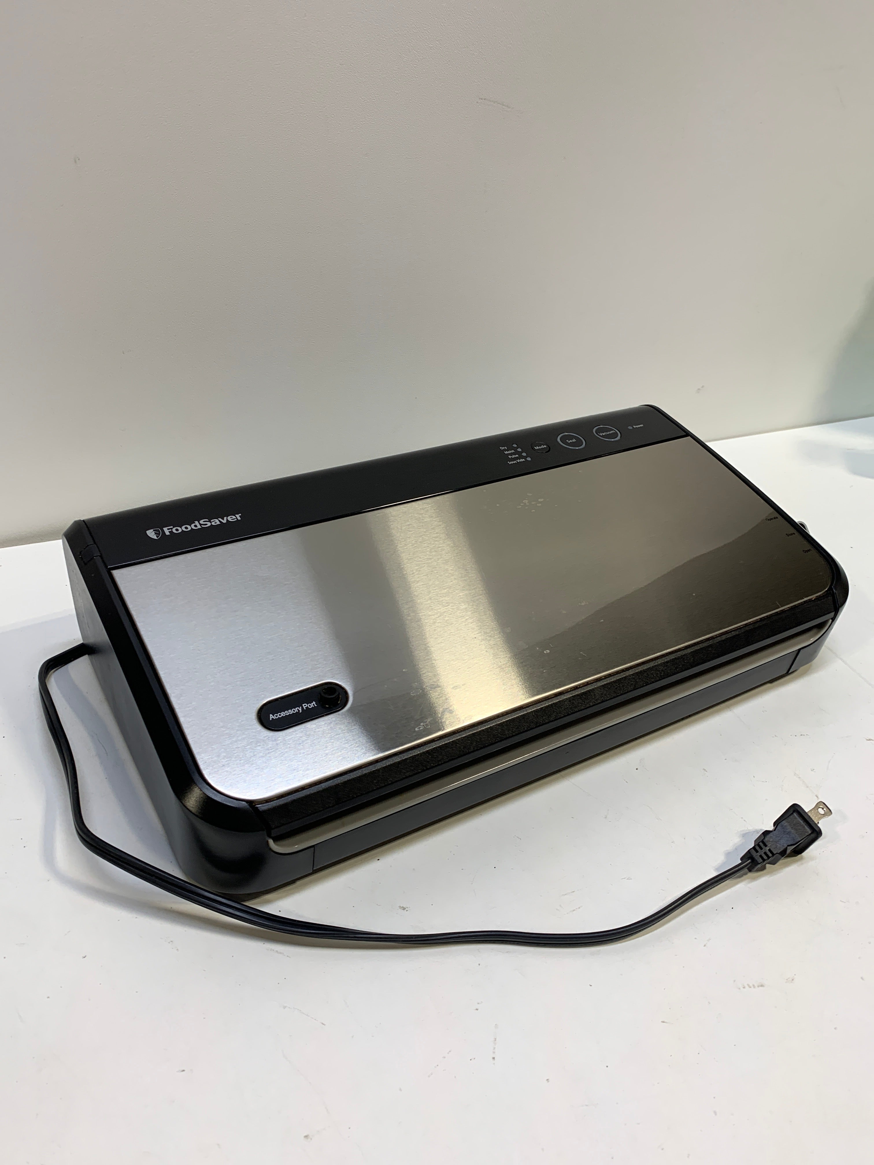 Used FoodSaver Vacuum Sealing System with Handheld Sealer Attachment - *Kitchen & Dining