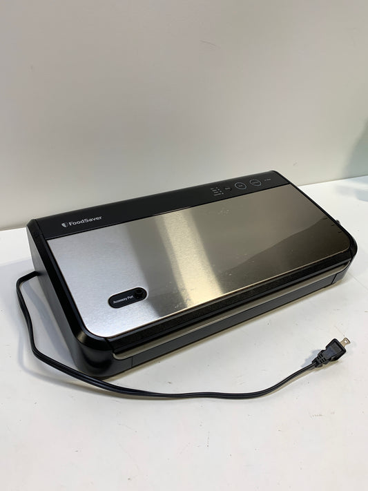 Used FoodSaver Vacuum Sealing System with Handheld Sealer Attachment