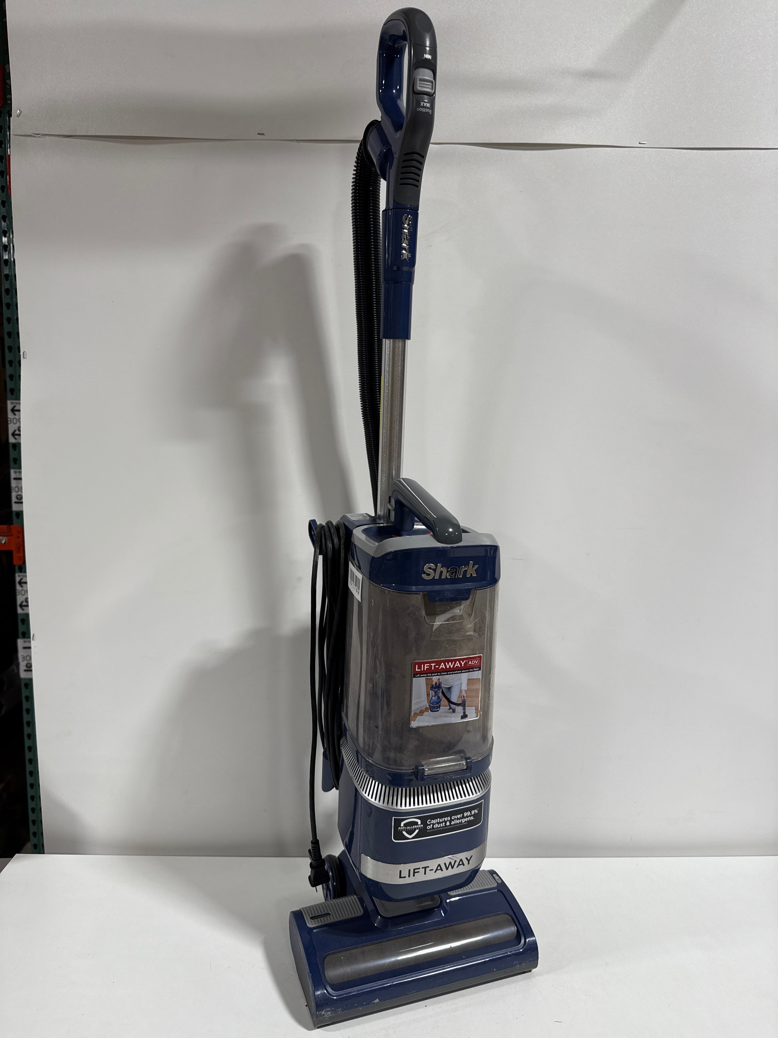 Used Shark Navigator Lift-Away Deluxe Bagless Vacuum Cleaner - *Vacuums & Carpet Cleaners