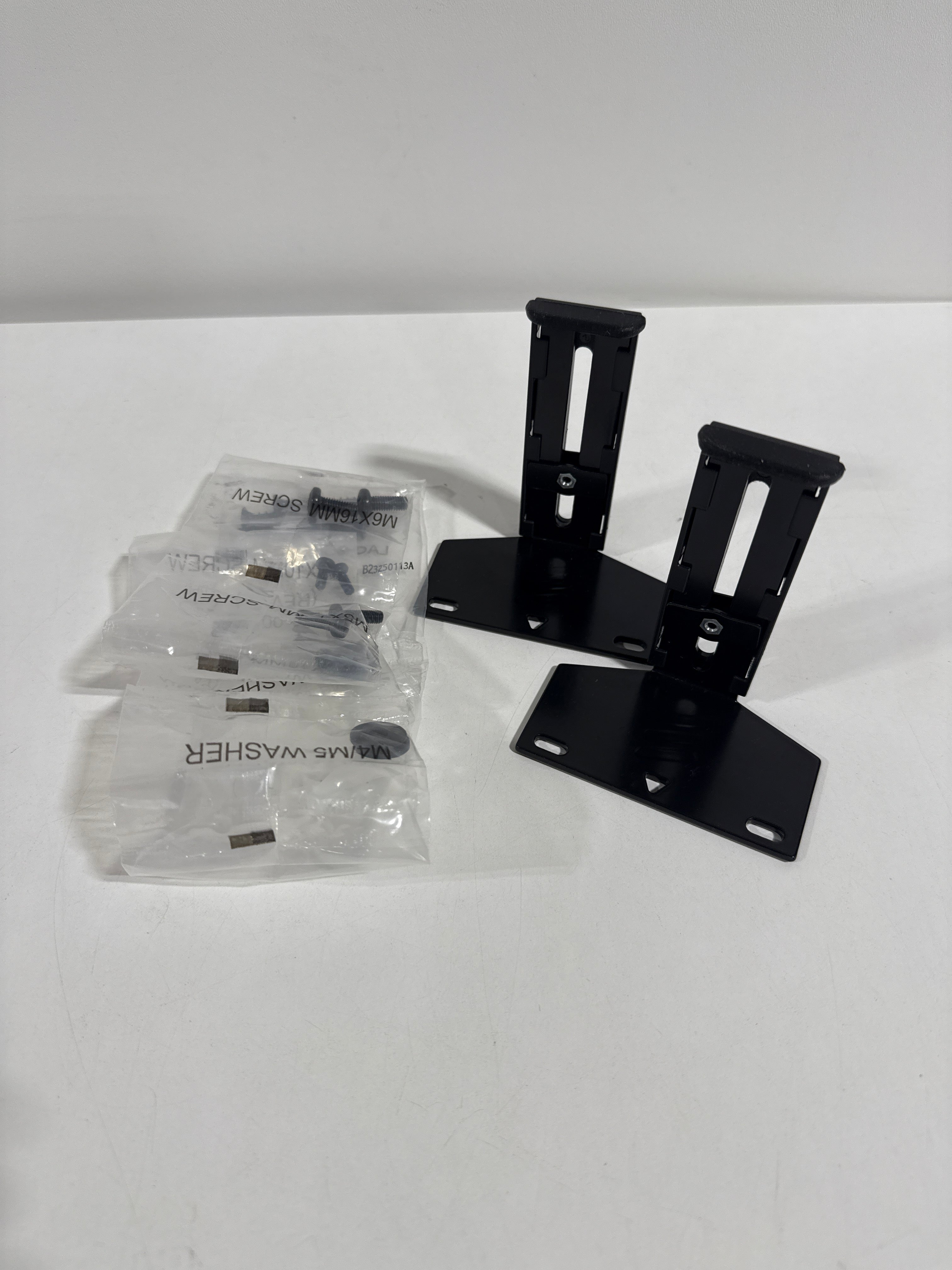 Best Buy Essentials - Fixed Soundbar Wall Mount for Most 20 Lb. Soundbars - Black - *TV & Home Theater