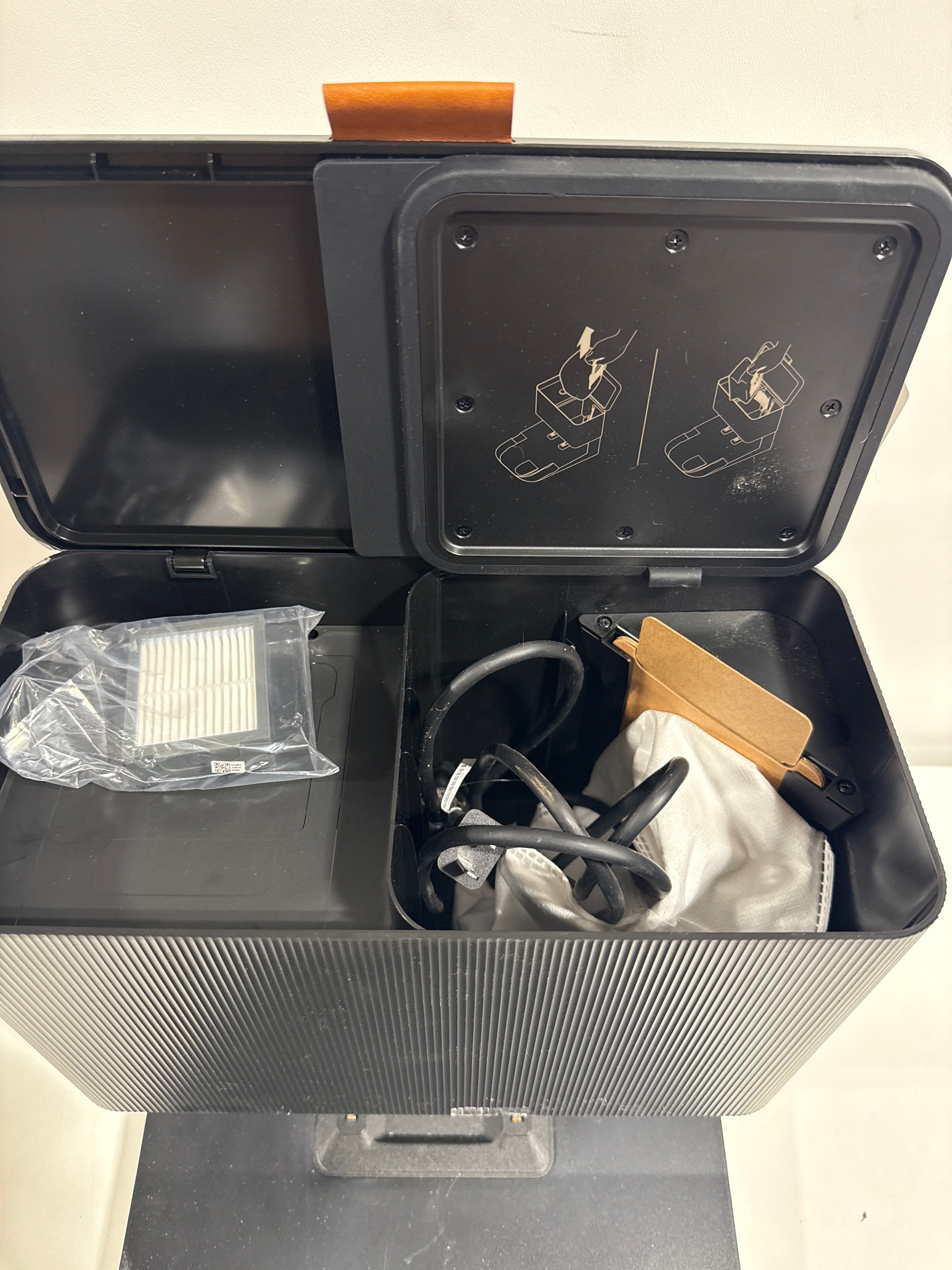 Used Base for IRobot - Roomba J7+ (7550) Wi-Fi Connected Robot Vacuum - *Vacuums & Carpet Cleaners
