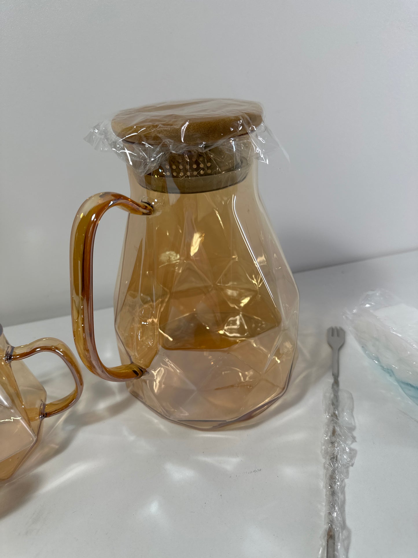 1.8 L/ 60 oz Glass Pitcher with Lid and Glass Cups Diamond Design Water Carafe with Handle High Durability Glass Jug Juice Container for Fridge Iced Tea Drink Hot/Cold Beverage (Amber)