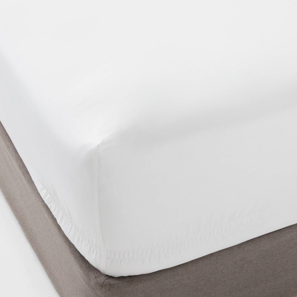 Full 400 Thread Count Performance Fitted Sheet White - Threshold™: Cotton Sateen, Machine Washable, Fits up to 18" Mattress